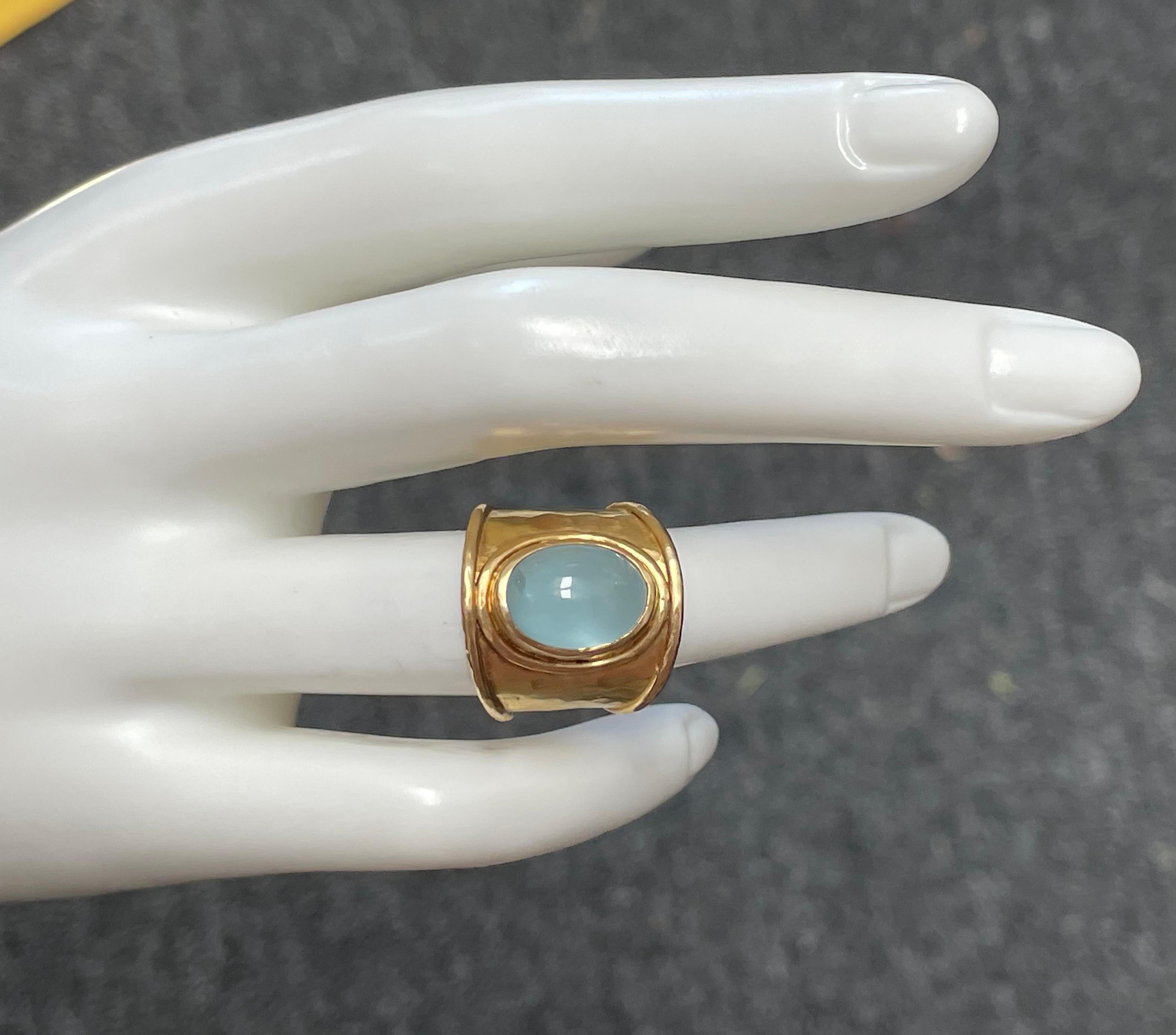 Women's or Men's Steven Battelle 5.6 Carats Cabochon Aquamarine 18K Gold Ring For Sale