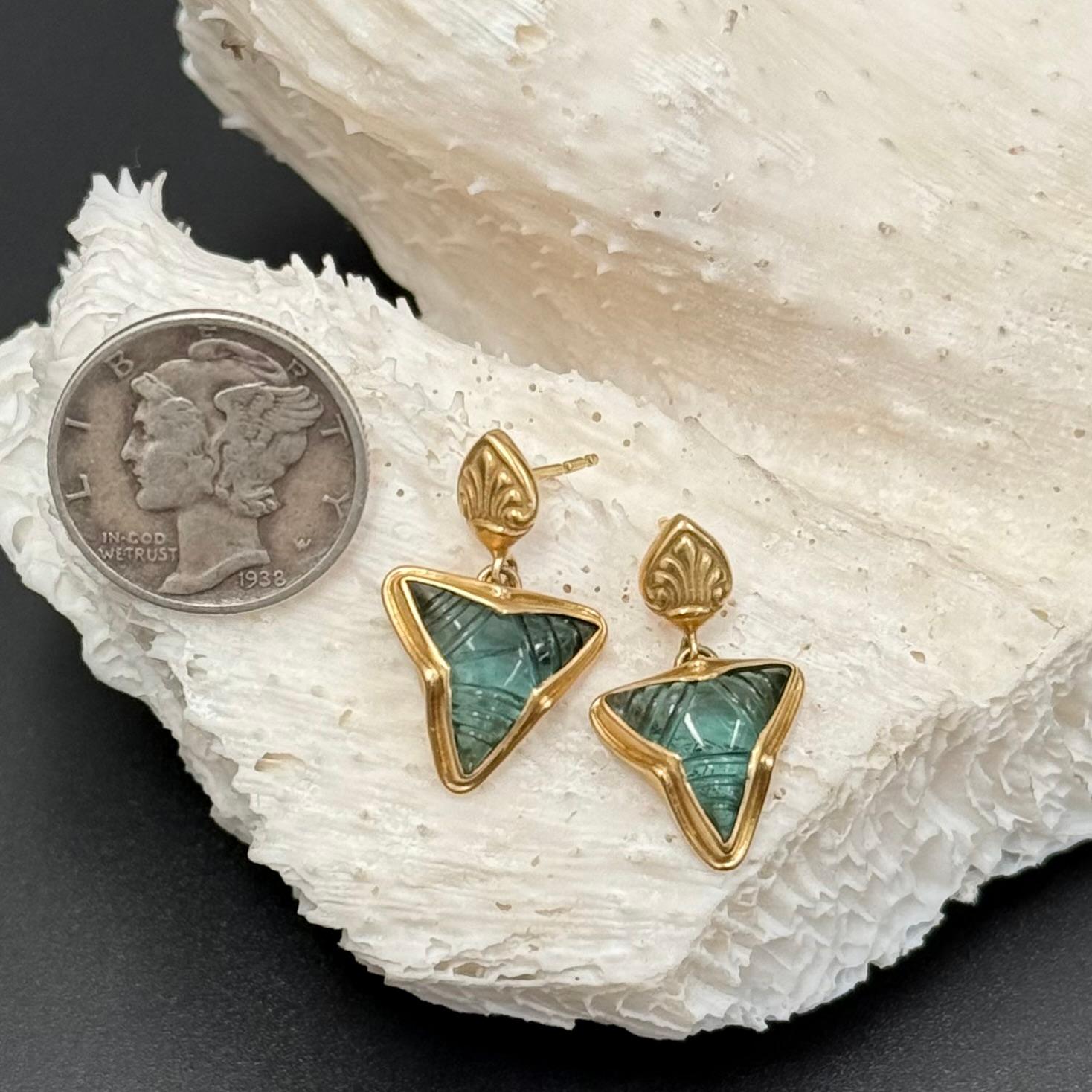 Contemporary Steven Battelle 5.6 Carats Carved Blue Tourmaline 18K Gold Post Earrings For Sale