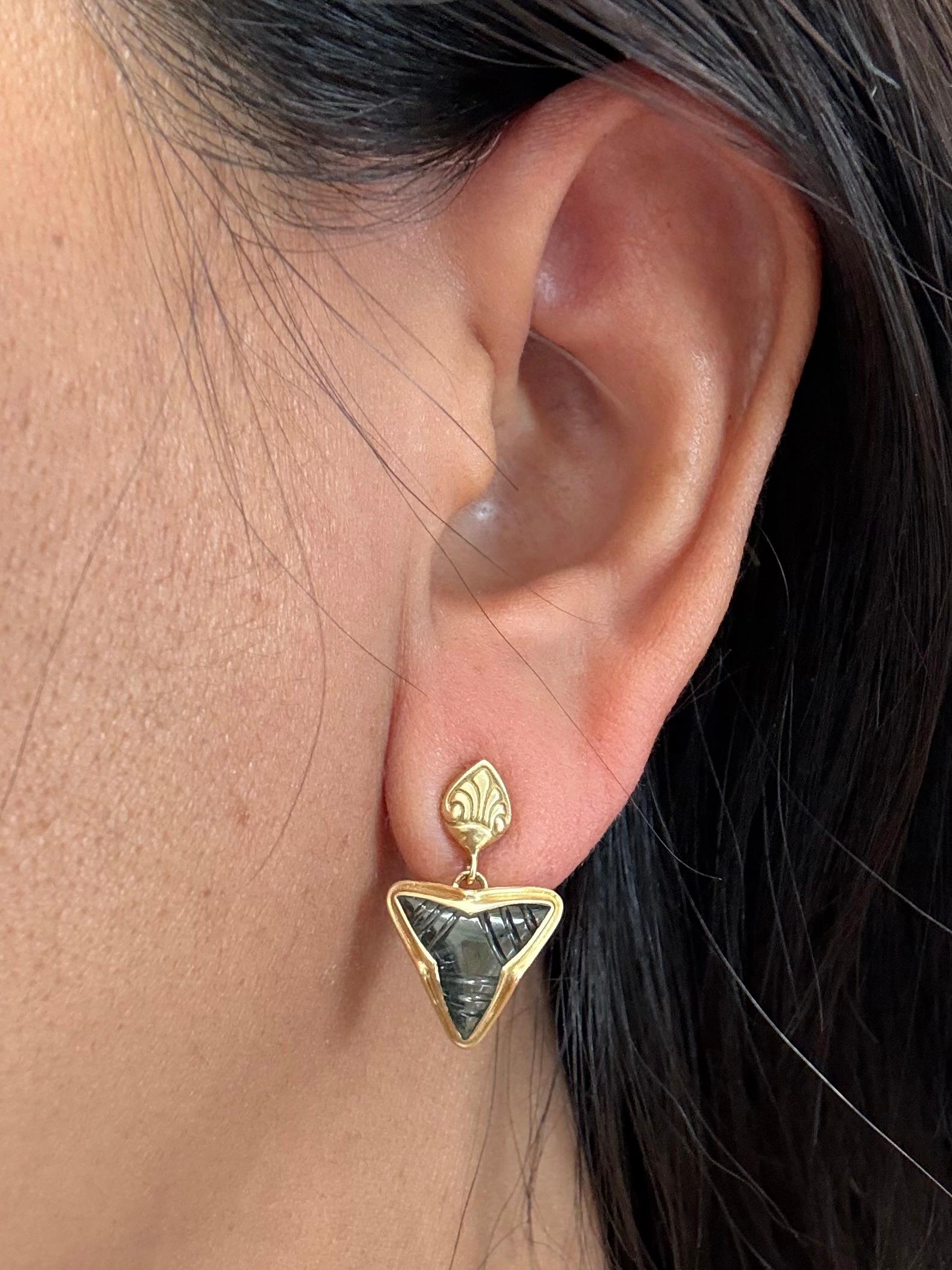 Women's Steven Battelle 5.6 Carats Carved Blue Tourmaline 18K Gold Post Earrings For Sale