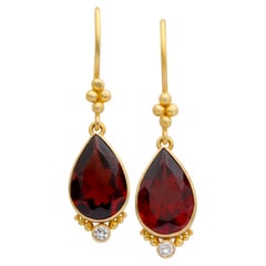 Steven Battelle, boucles d'oreilles en or 18 carats avec grenat du Mozambique de 5,6 carats et diamants
