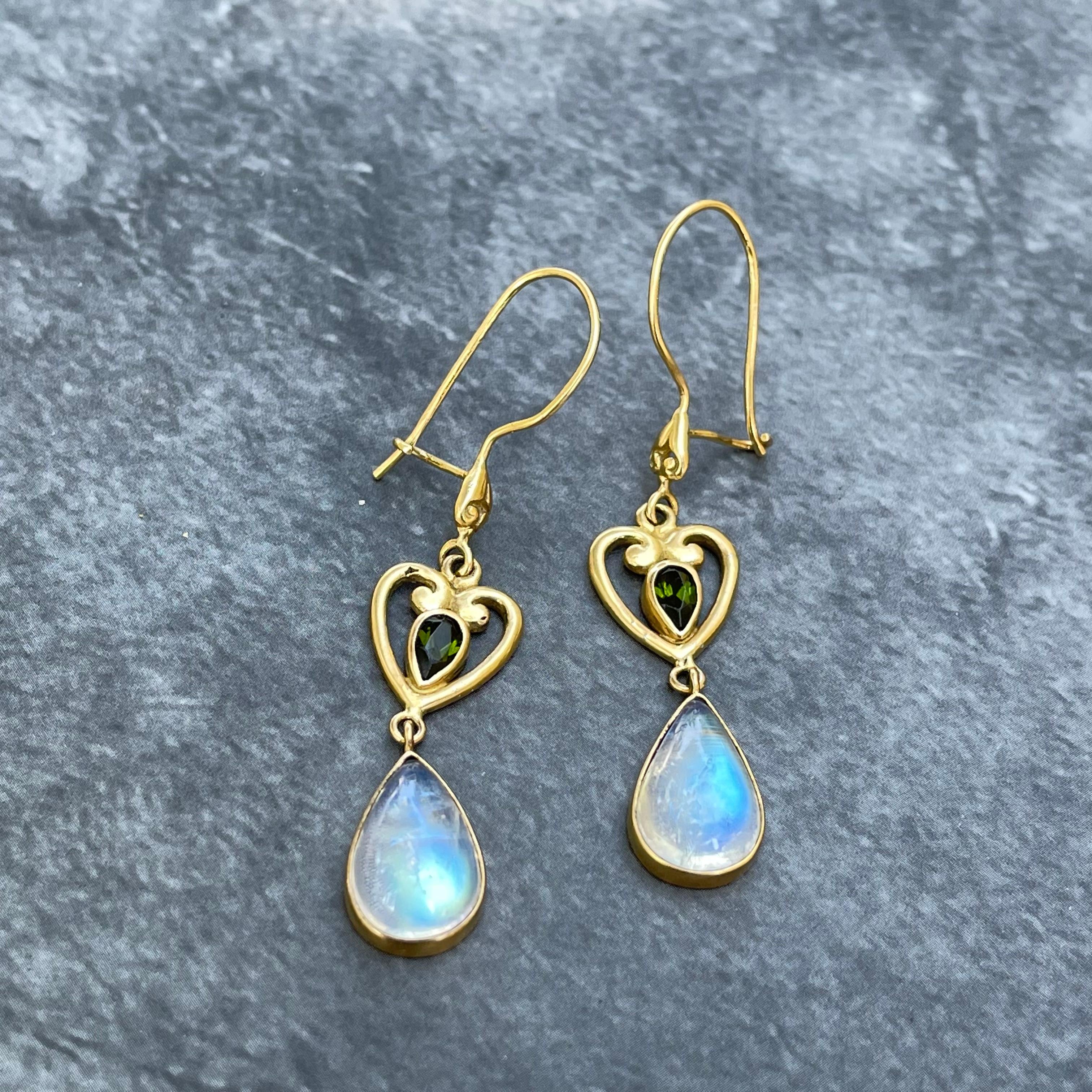 Steven Battelle 5.6 Carats Rainbow Moonstone Green Tourmaline 18K Gold Earrings In New Condition In Soquel, CA