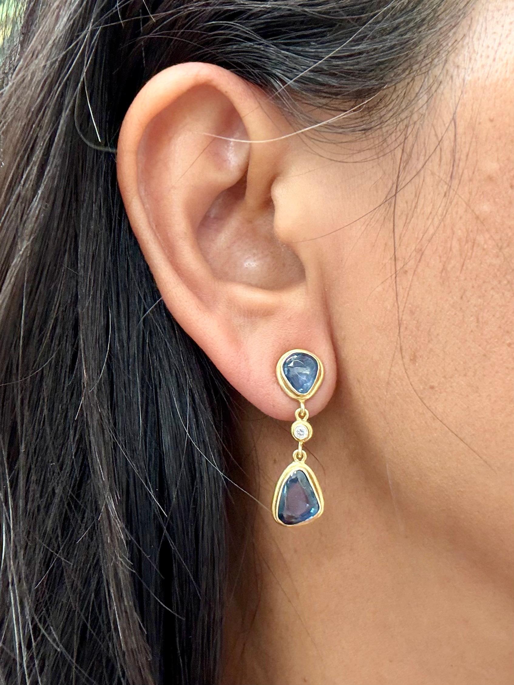 Steven Battelle 5.7 Carats Blue Sapphire Diamond 18K Gold Post Earrings For Sale 1