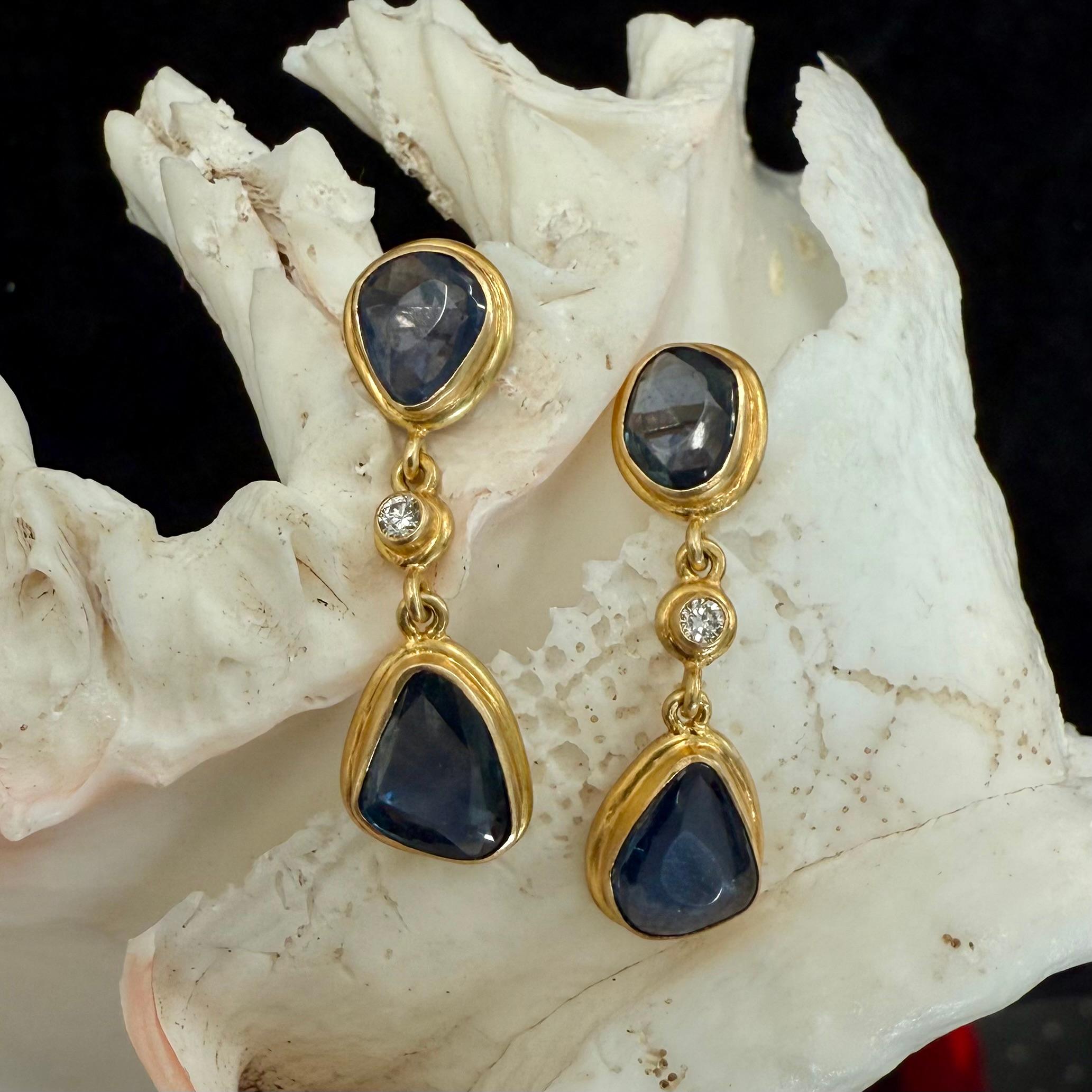 Steven Battelle 5.7 Carats Blue Sapphire Diamond 18K Gold Post Earrings For Sale 2