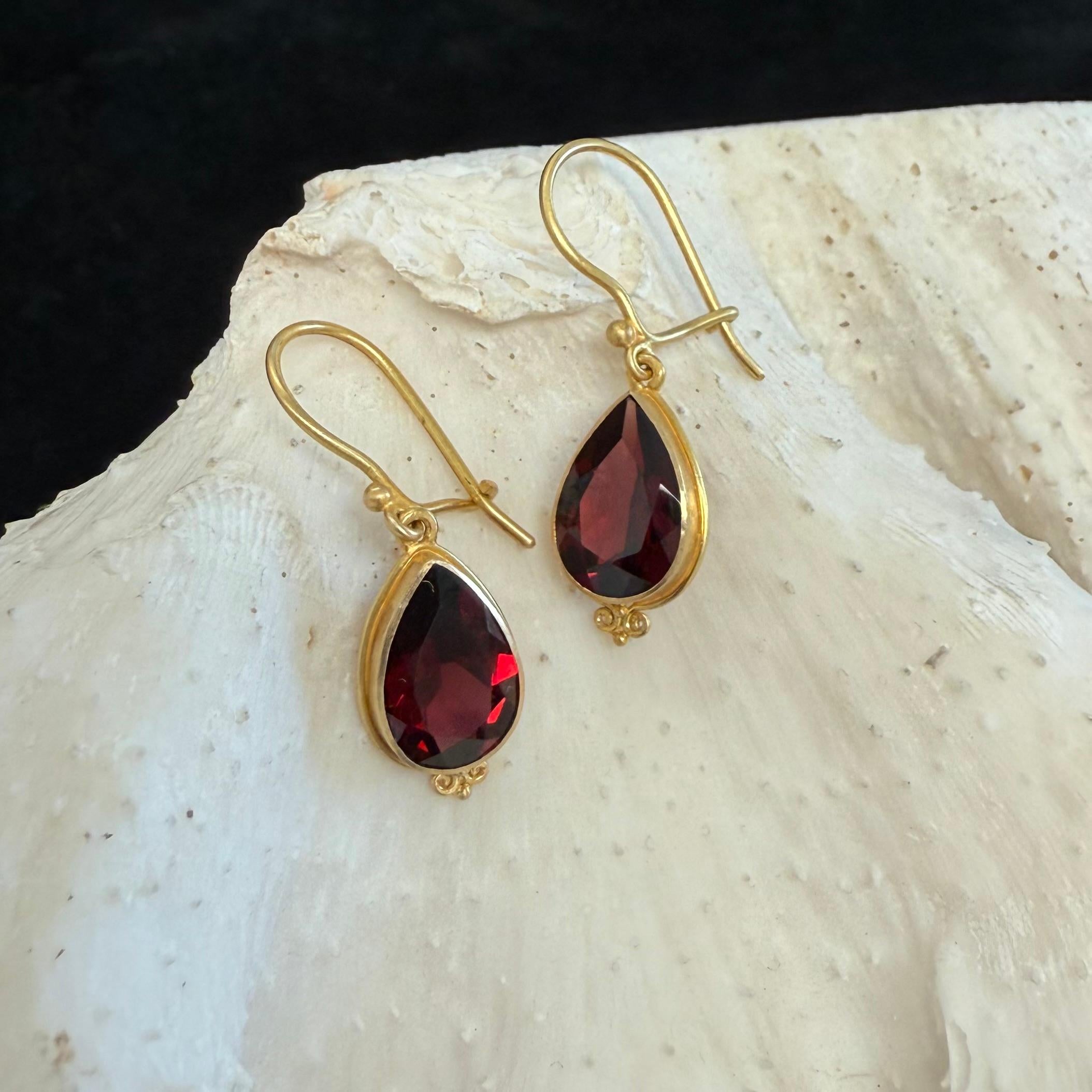 Steven Battelle 5.8 Carats Mozambique Garnet 18K Gold Earrings For Sale 4