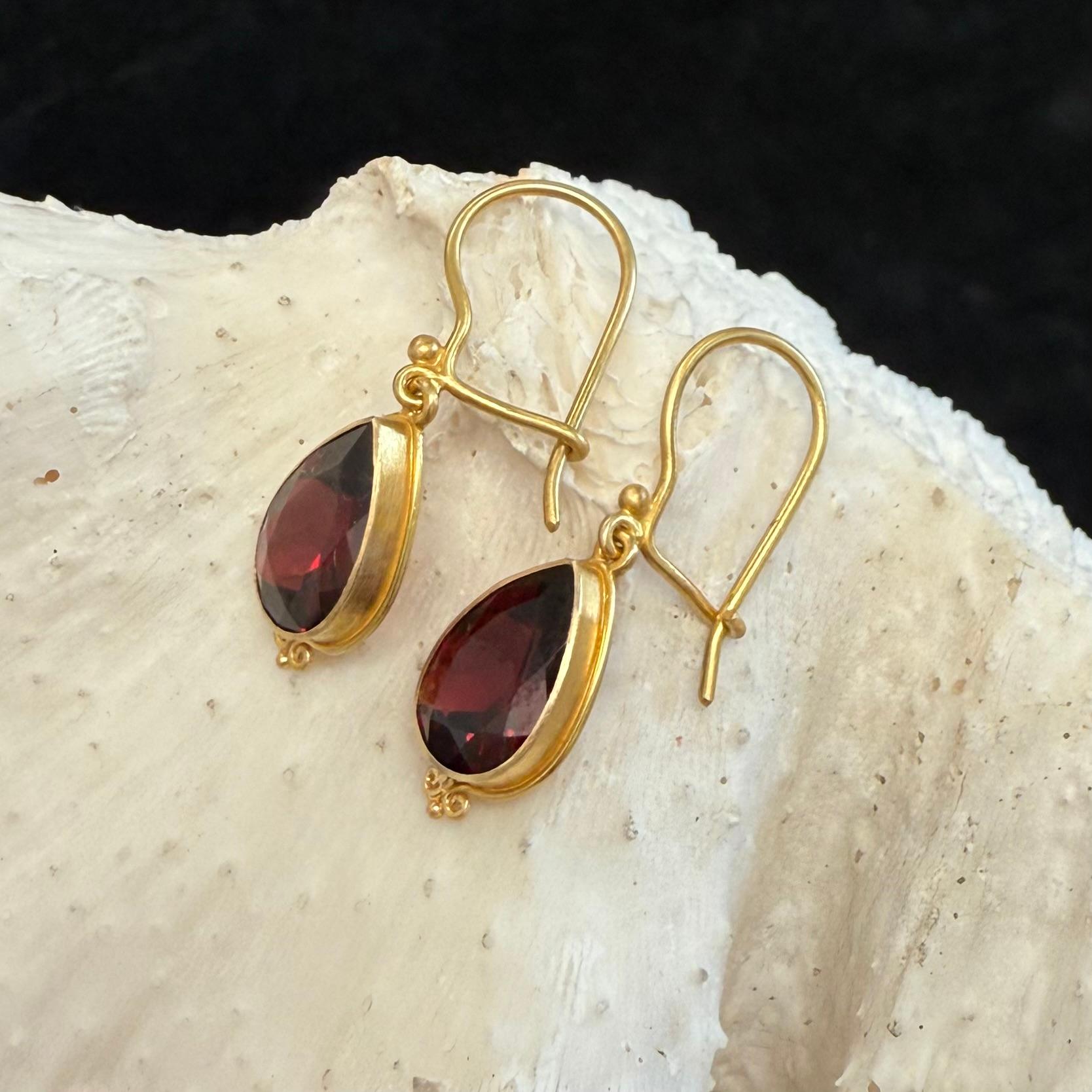 Steven Battelle 5.8 Carats Mozambique Garnet 18K Gold Earrings For Sale 6