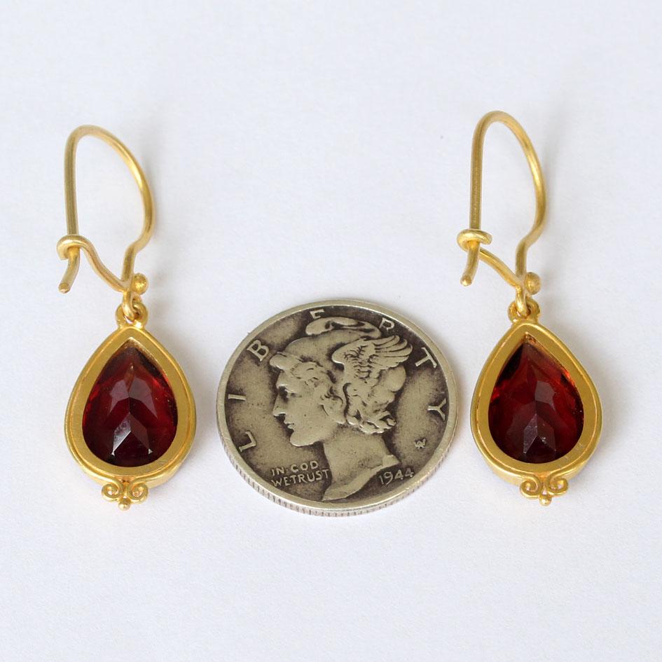 Steven Battelle 5.8 Carats Mozambique Garnet 18K Gold Earrings In New Condition For Sale In Soquel, CA