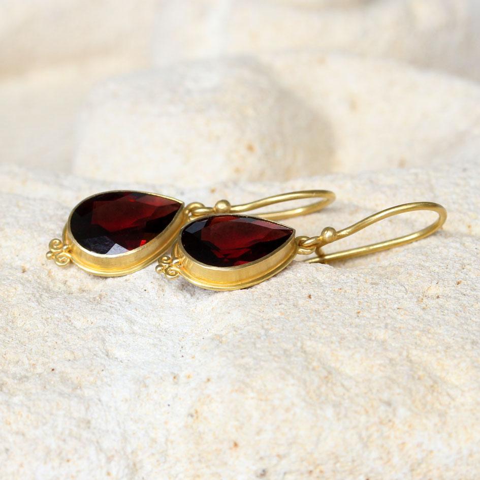 Women's Steven Battelle 5.8 Carats Mozambique Garnet 18K Gold Earrings For Sale