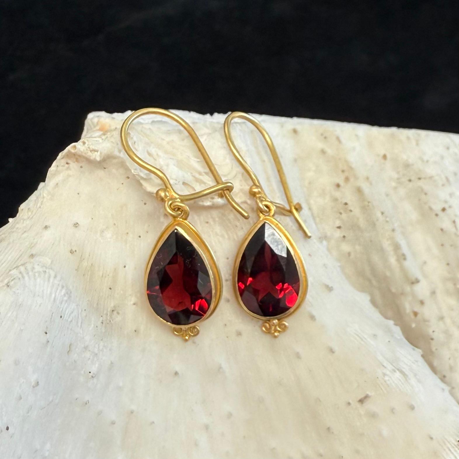 Steven Battelle 5.8 Carats Mozambique Garnet 18K Gold Earrings For Sale 2