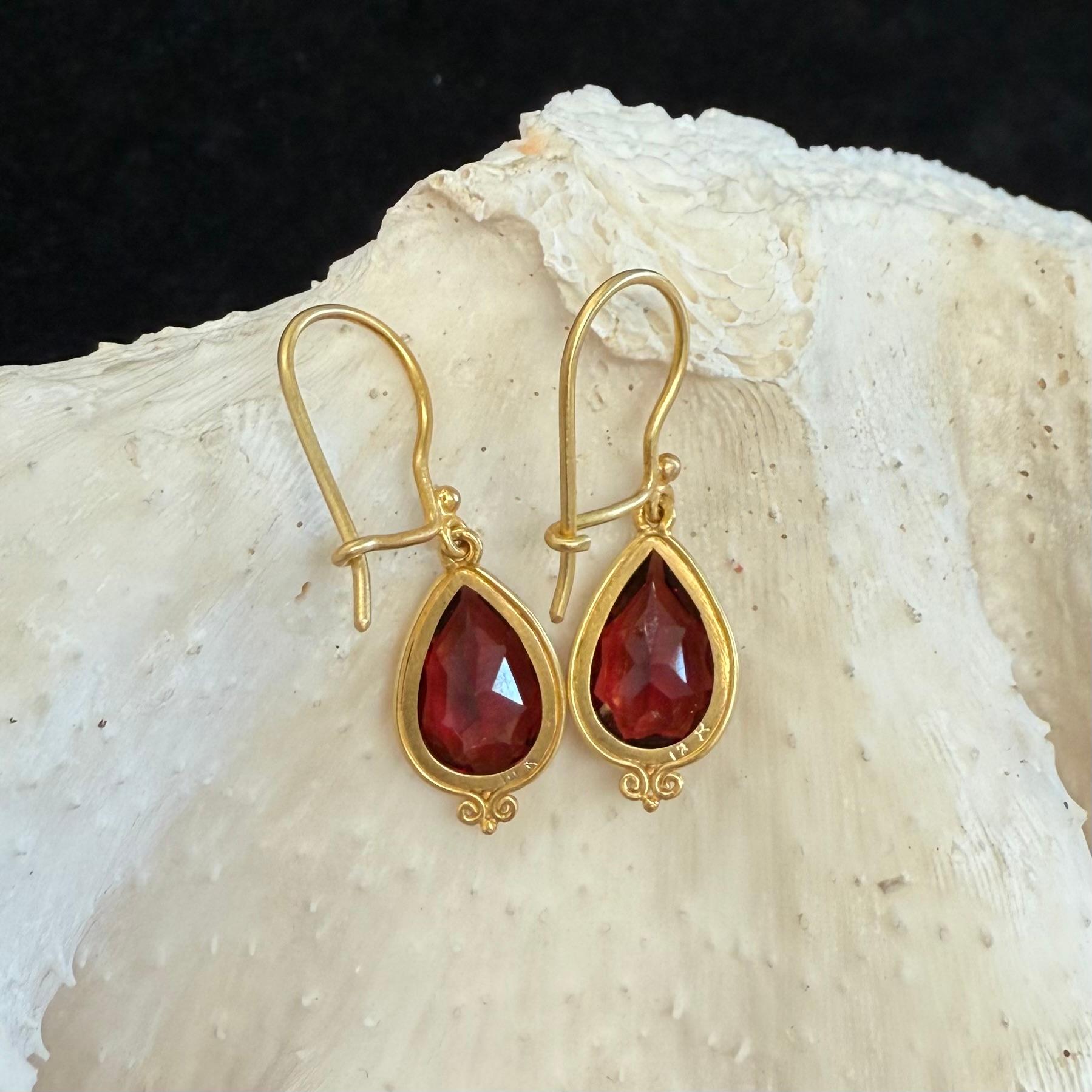 Steven Battelle 5.8 Carats Mozambique Garnet 18K Gold Earrings For Sale 3