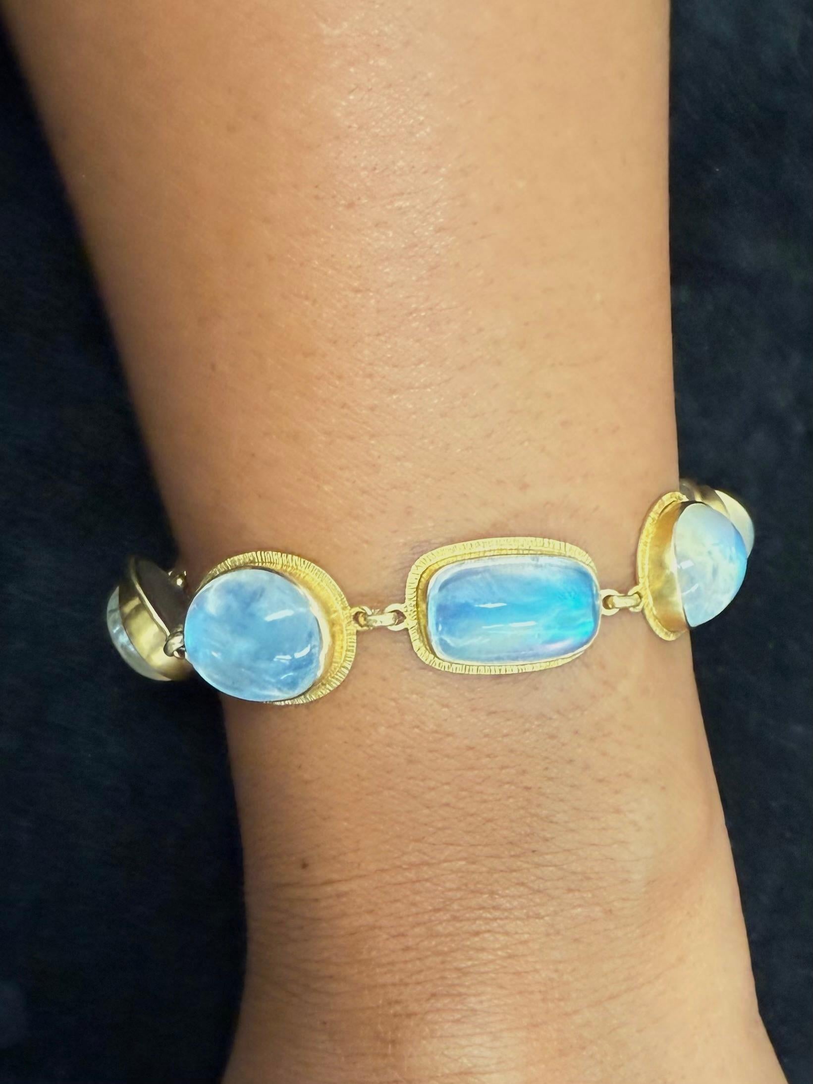 Steven Battelle 59 Carati Pietra di Luna Arcobaleno Bracciale in Oro/Argento 18K in vendita 7