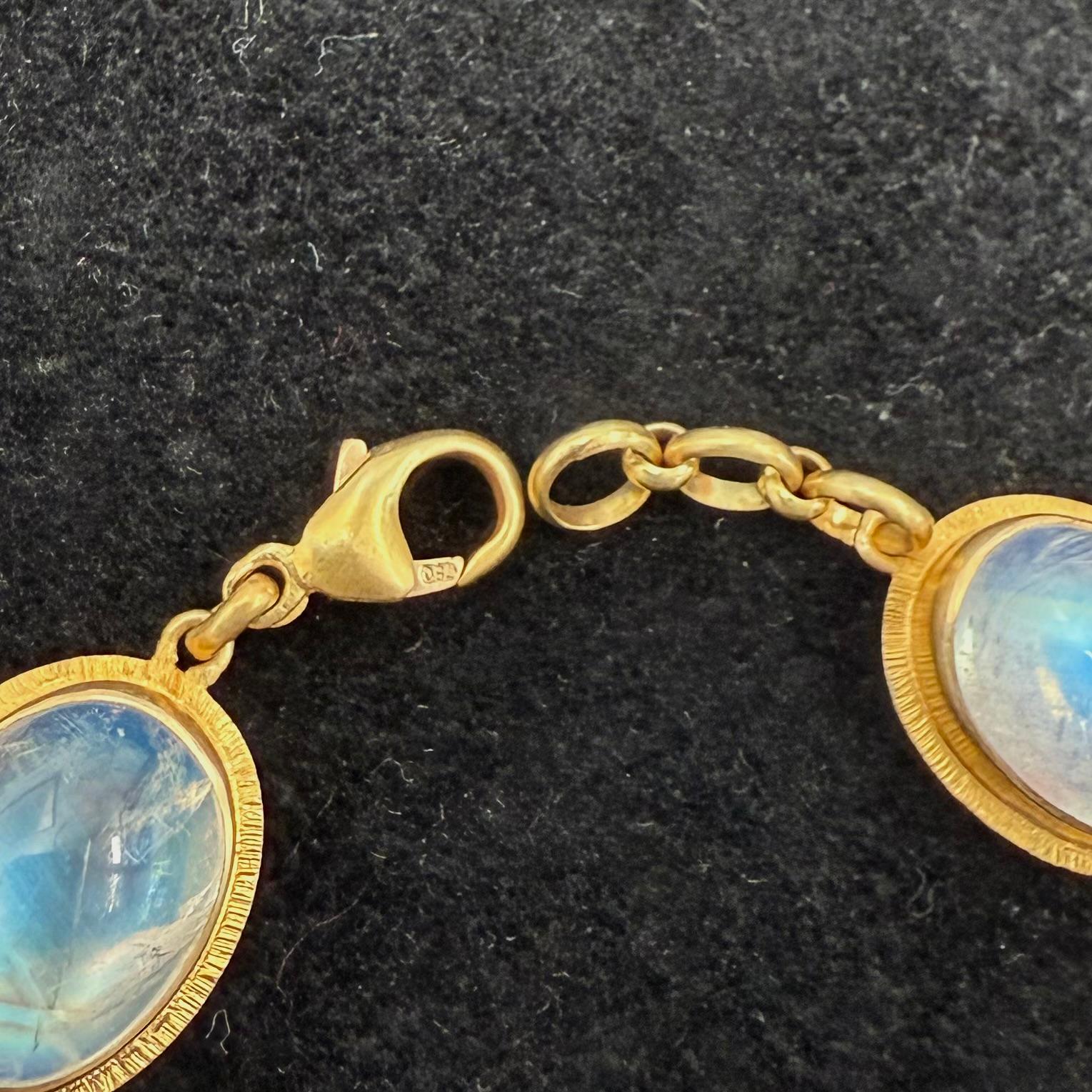 Steven Battelle 59 Carati Pietra di Luna Arcobaleno Bracciale in Oro/Argento 18K in vendita 3
