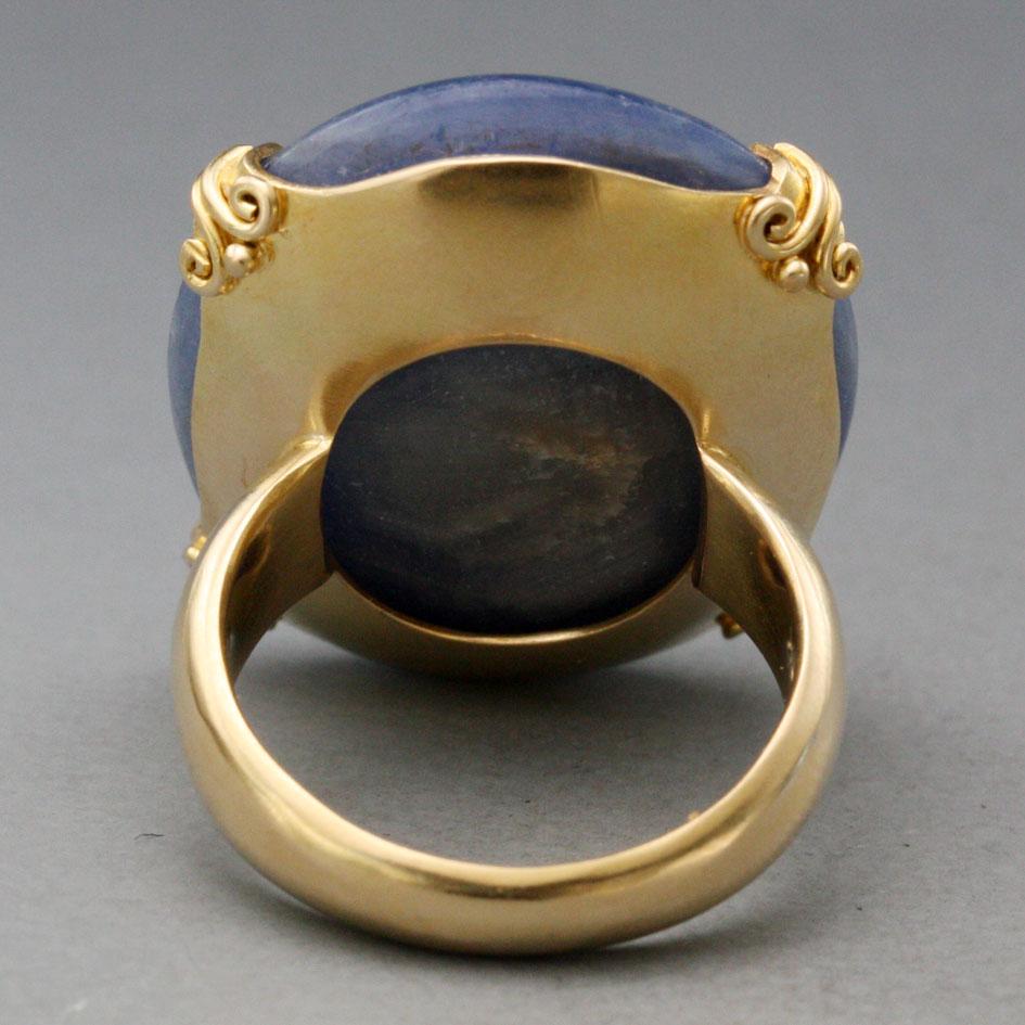 Steven Battelle 18 Karat Goldring mit 60.0 Karat großem blauem Saphir und Cabochon (Zeitgenössisch) im Angebot
