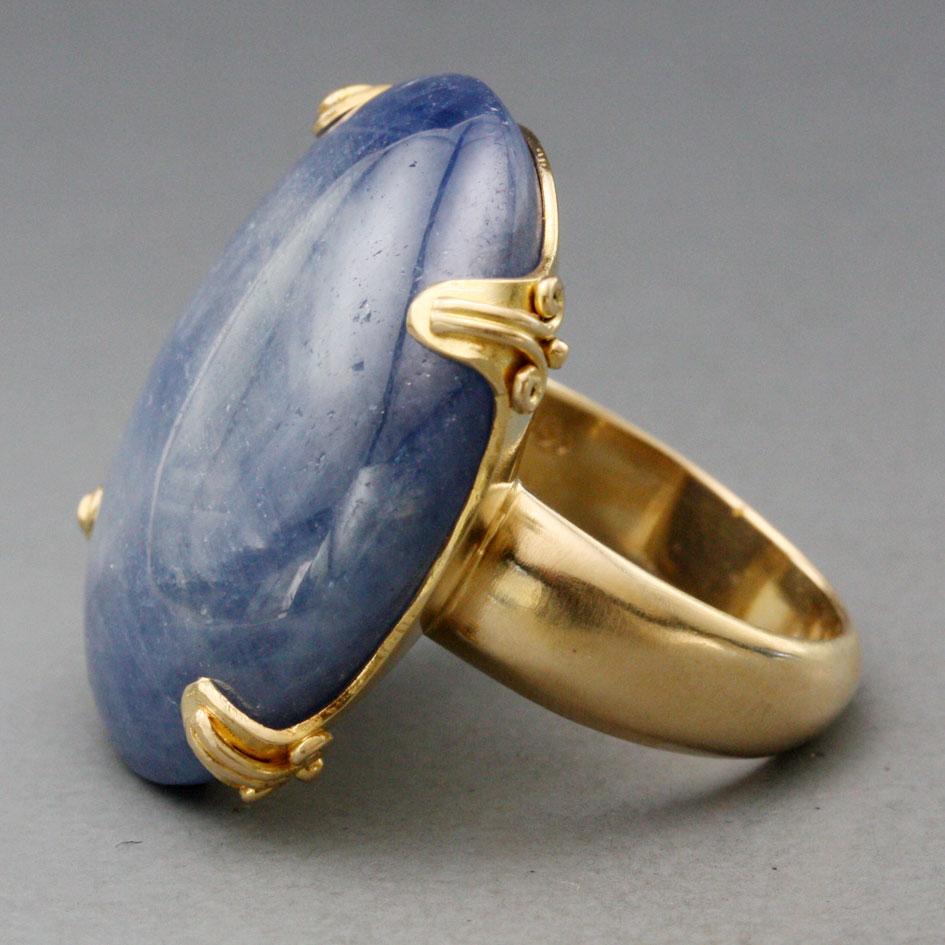 Steven Battelle 18 Karat Goldring mit 60.0 Karat großem blauem Saphir und Cabochon für Damen oder Herren im Angebot