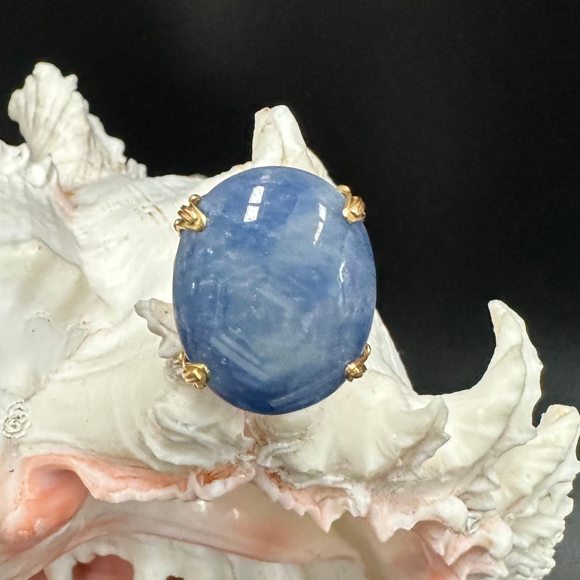 Steven Battelle 18 Karat Goldring mit 60.0 Karat großem blauem Saphir und Cabochon im Angebot 3