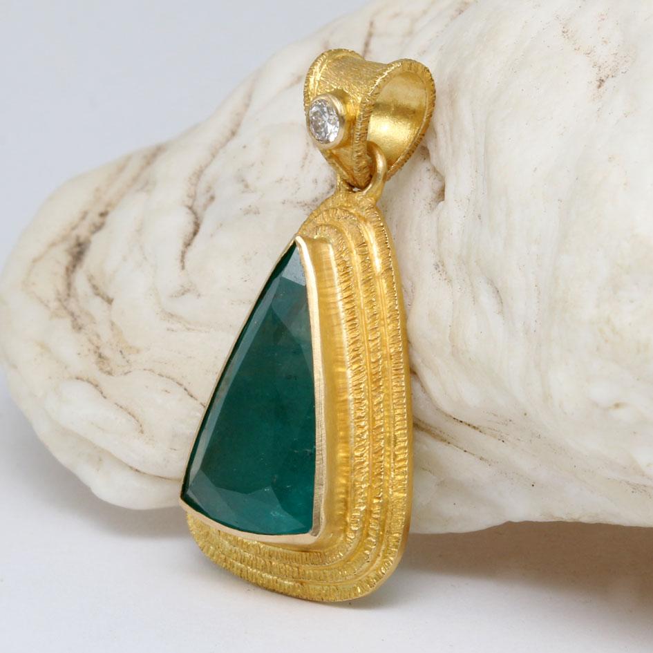 Trillion Cut Steven Battelle 6.2 Carats Brazilian Emerald Diamond 18K Gold Pendant For Sale