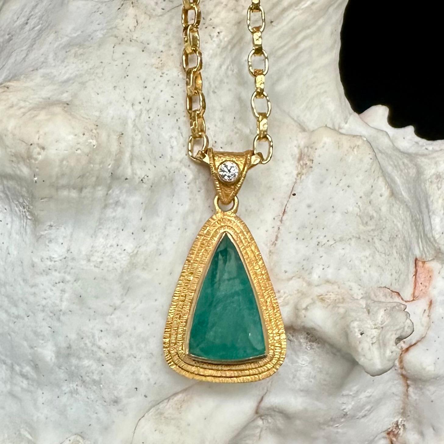 Steven Battelle 6.2 Carats Brazilian Emerald Diamond 18K Gold Pendant For Sale 1