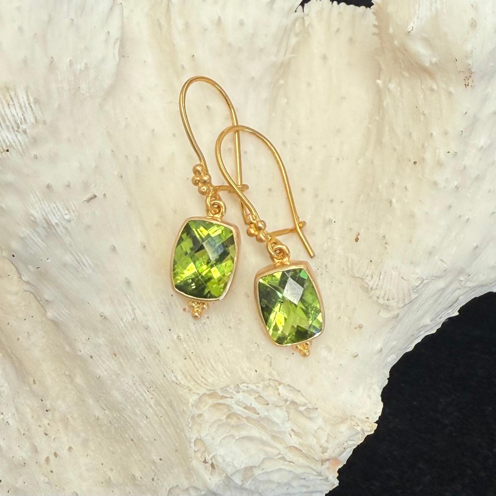 Steven Battelle 6.2 Carats Peridot 18K Gold Wire Earrings For Sale 3