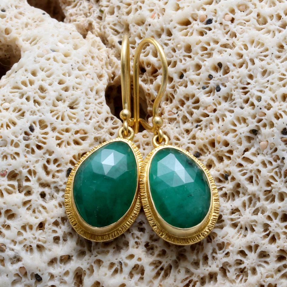 Women's or Men's Steven Battelle 6.3 Carats Emeralds 18K Gold Wire Earrings For Sale