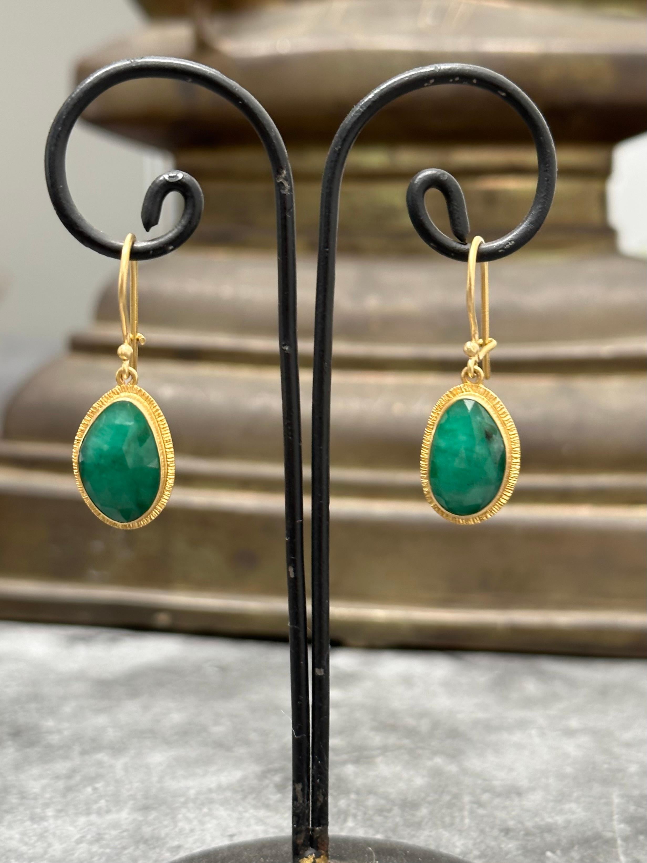 Steven Battelle 6.3 Carats Emeralds 18K Gold Wire Earrings For Sale 2