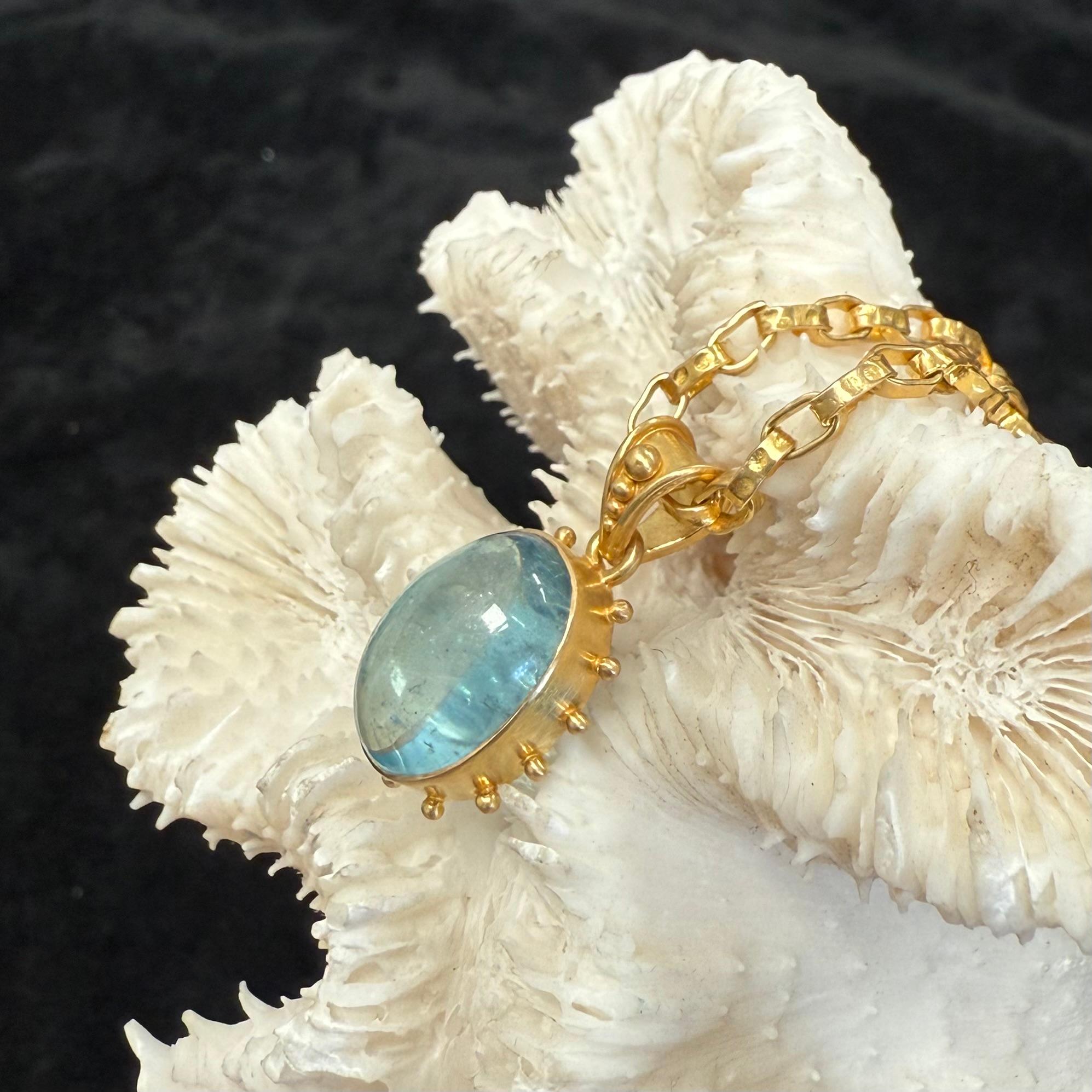 Steven Battelle 6,5 Karat Aquamarin Cabochon 18K Gold-Anhänger im Angebot 1