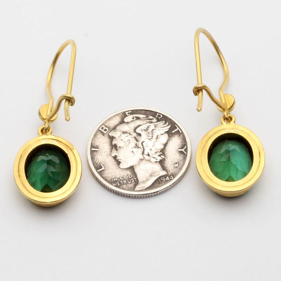 Donna Orecchini in oro 18K con tormalina verde da 6,5 carati di Steven Battelle in vendita