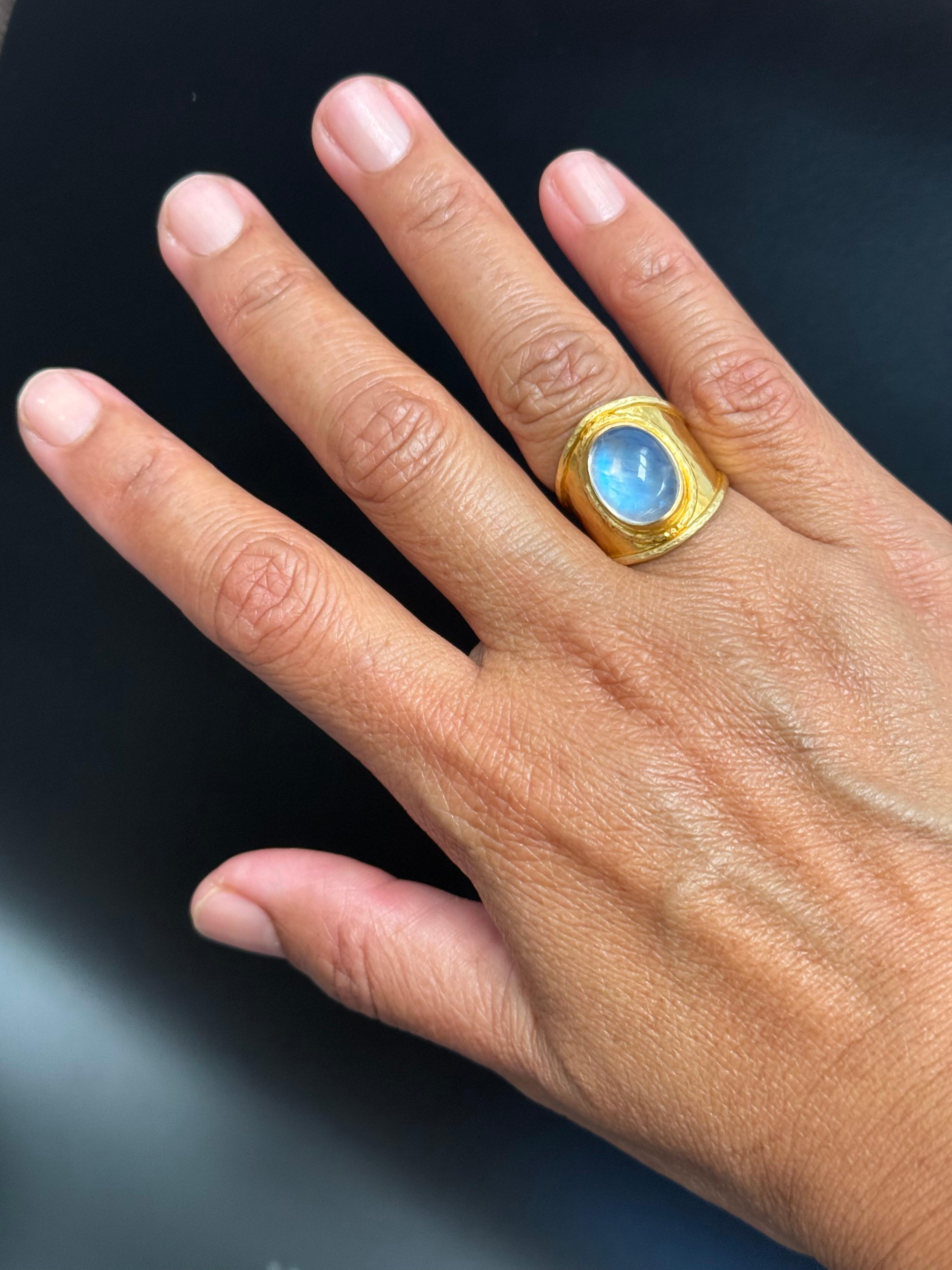 Steven Battelle 6.6 Carat Rainbow Moonstone 18K Gold Ring For Sale 5