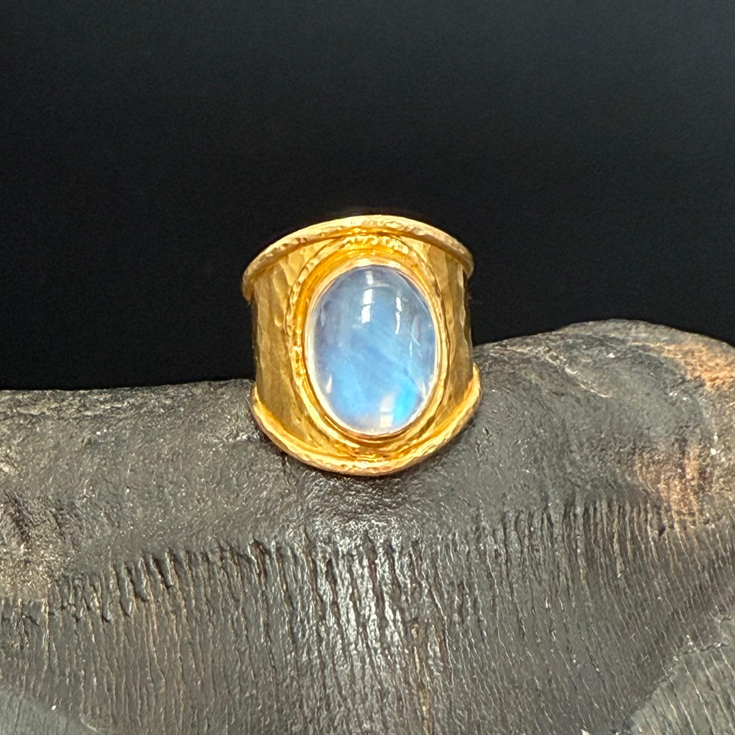 Steven Battelle 6.6 Carat Rainbow Moonstone 18K Gold Ring For Sale 6