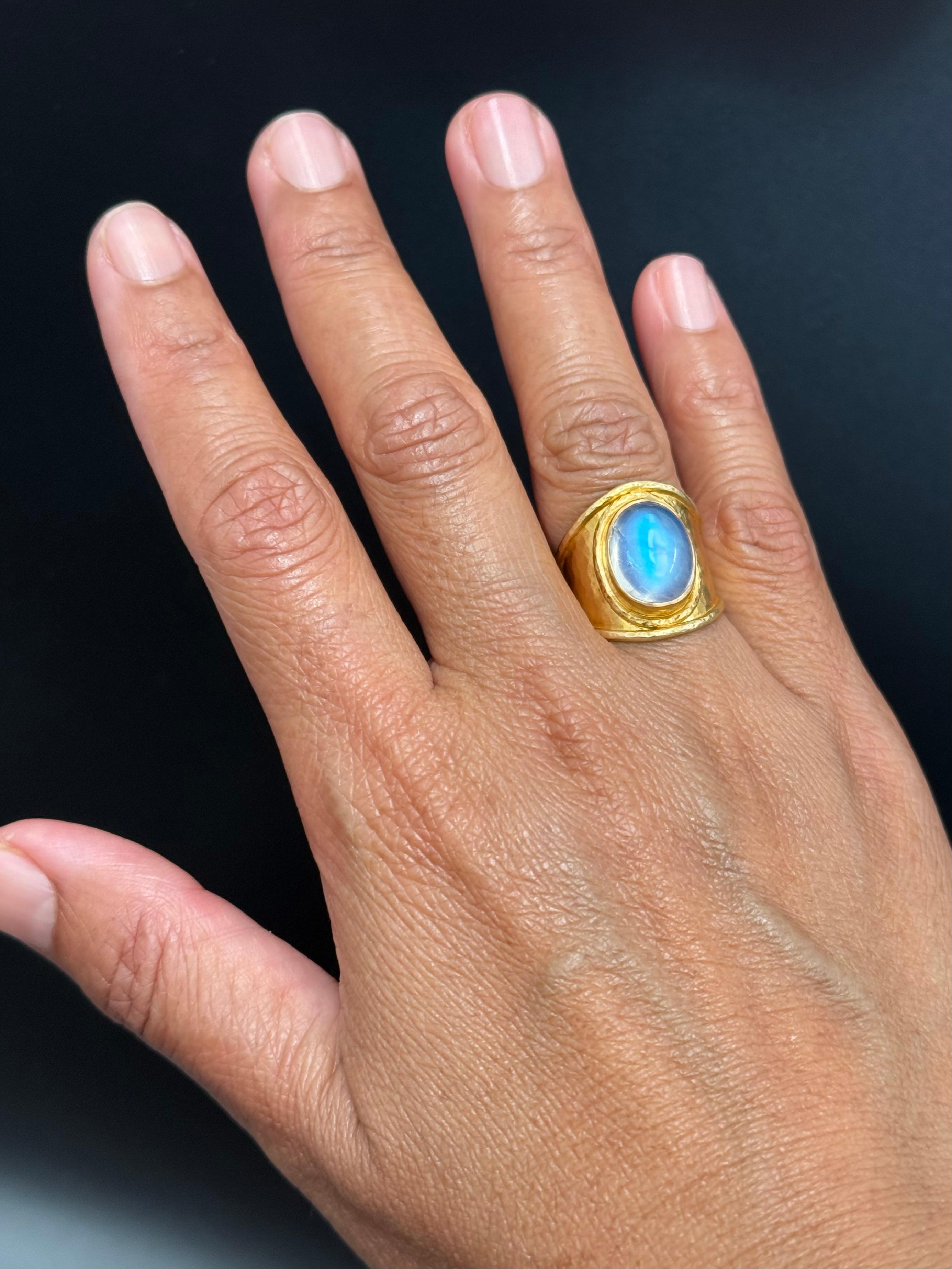 Steven Battelle 6.6 Carat Rainbow Moonstone 18K Gold Ring For Sale 1