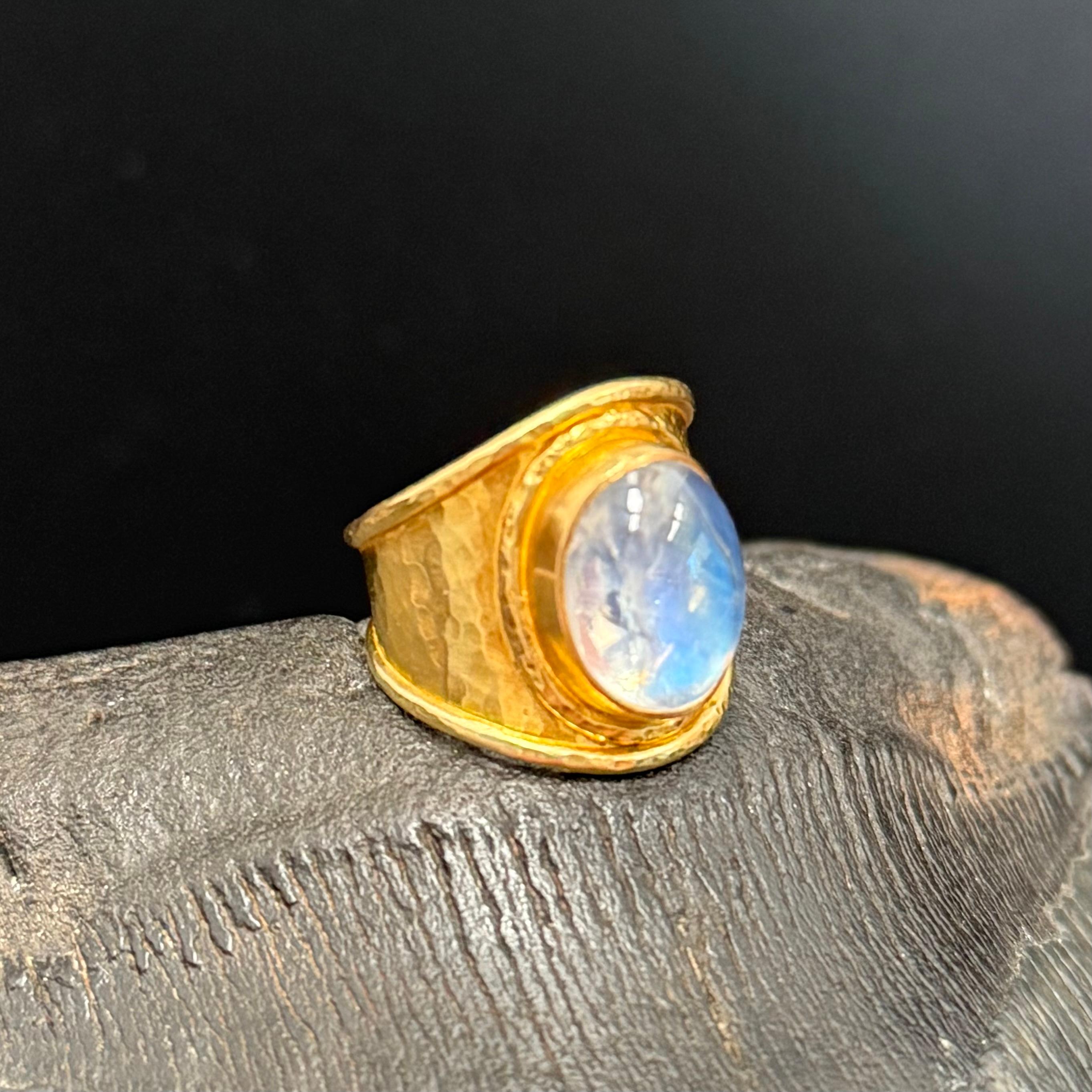 Steven Battelle 6.6 Carat Rainbow Moonstone 18K Gold Ring For Sale 2