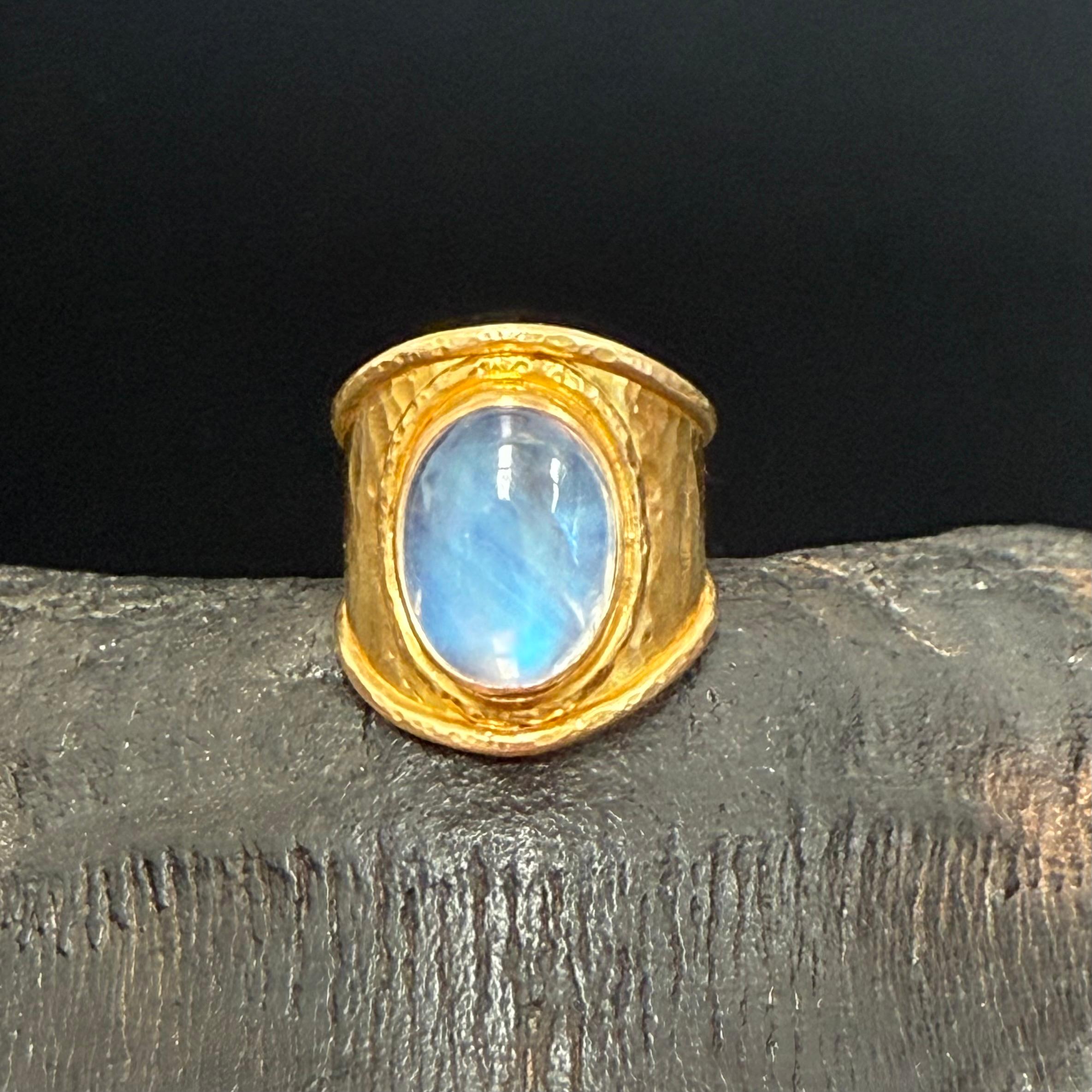 Steven Battelle 6.6 Carat Rainbow Moonstone 18K Gold Ring For Sale 3