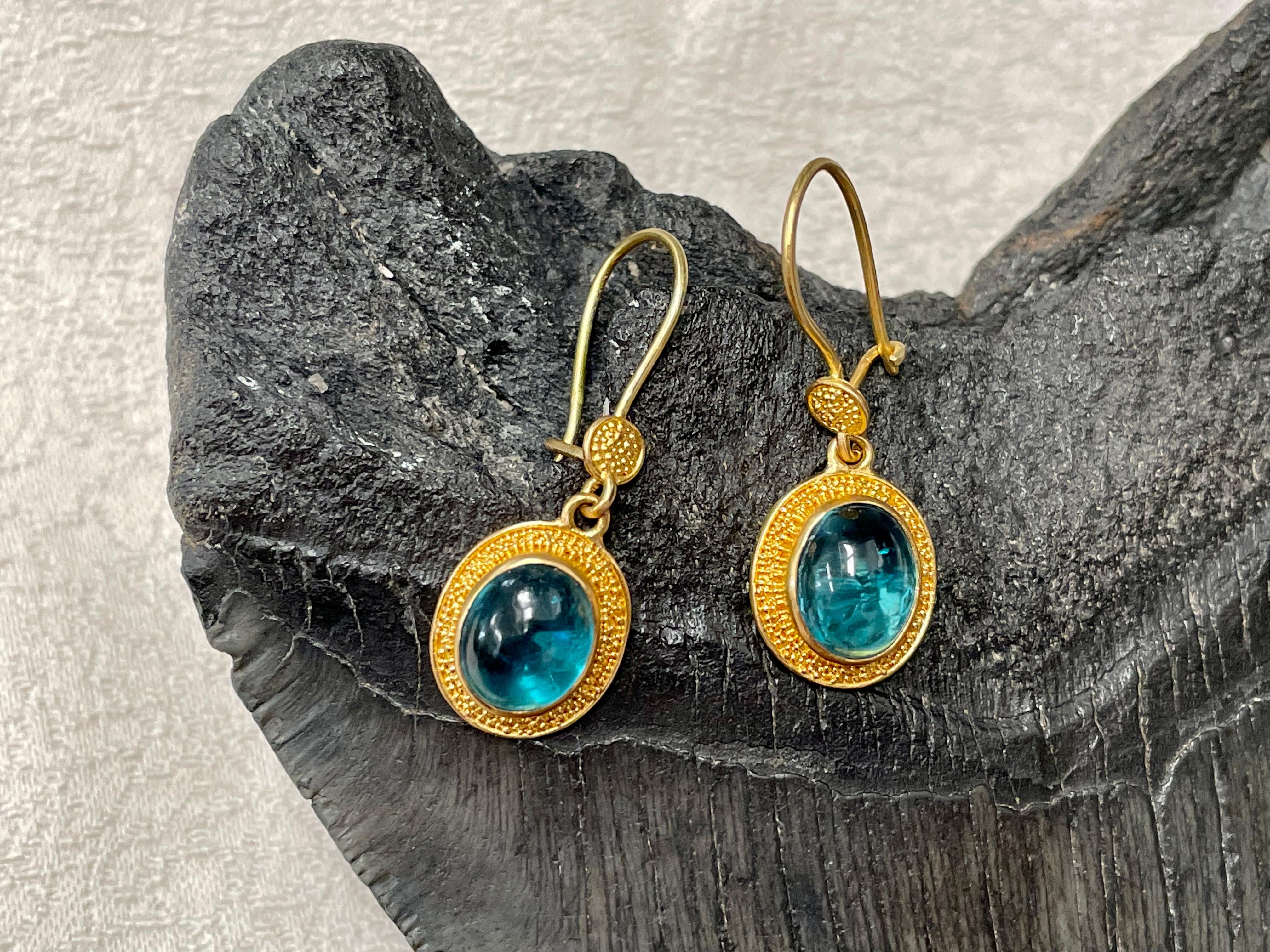 Steven Battelle 6.6 Carats Cabochon Apatite Ornate Wire 22K Gold Earrings In New Condition For Sale In Soquel, CA