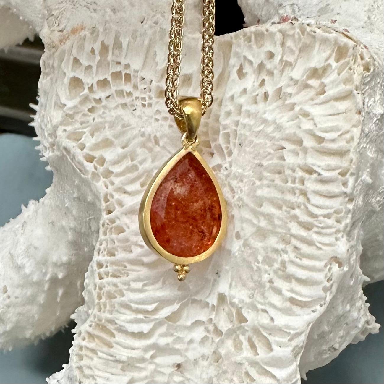 Steven Battelle 6.6 Carats Faceted Sunstone 18K Gold Pendant  In New Condition For Sale In Soquel, CA
