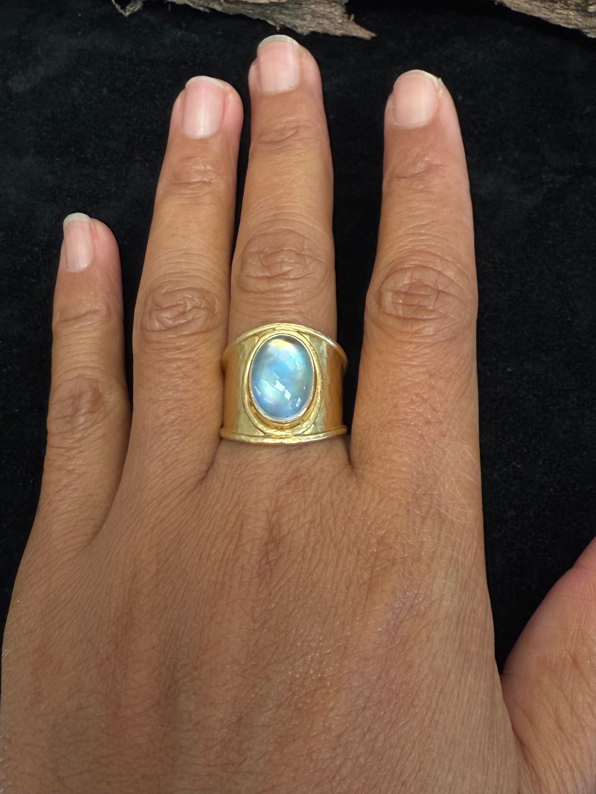 Steven Battelle 6,7 Karat Regenbogen Mondstein 18K Gold Ring im Angebot 4