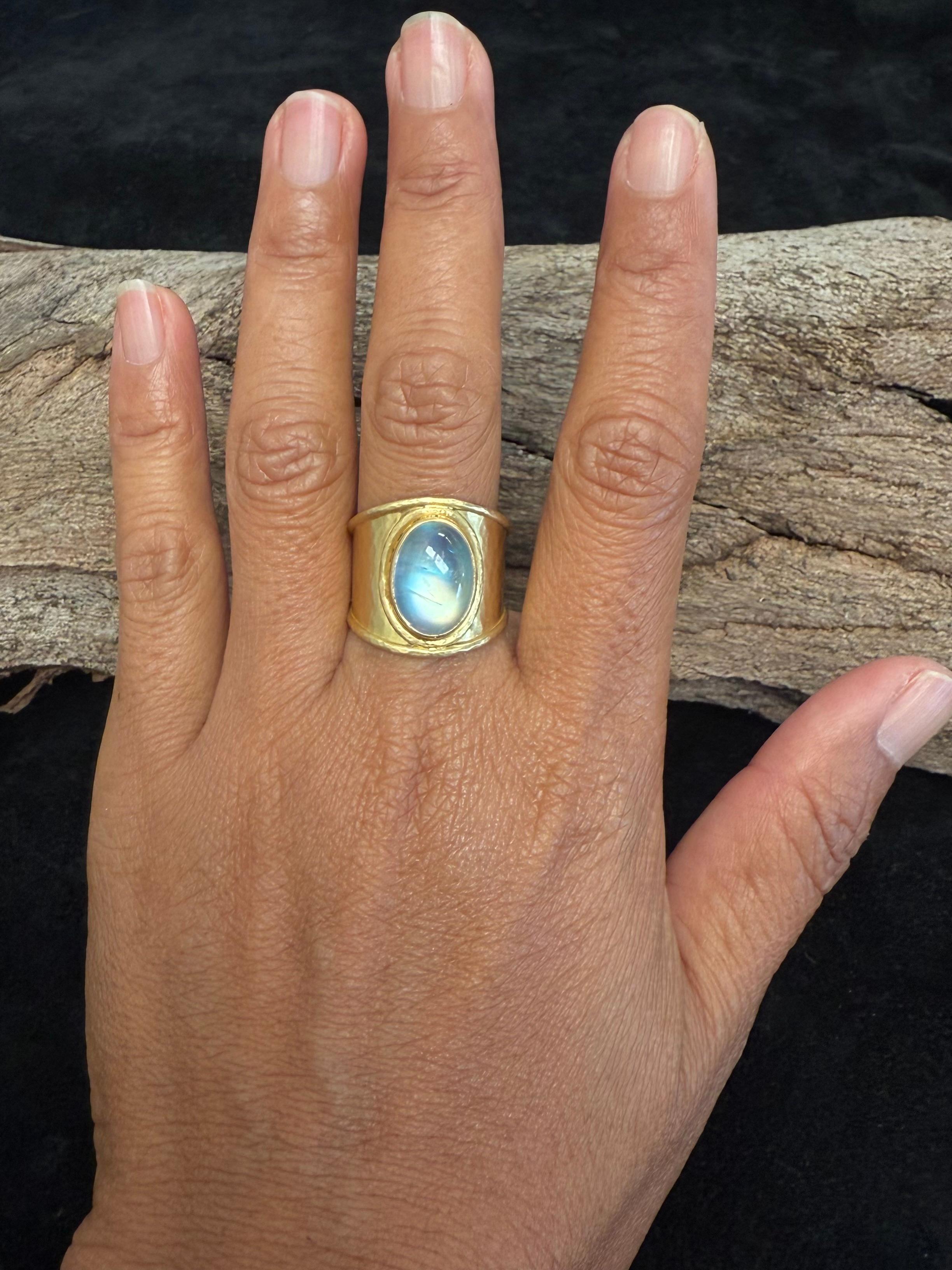 Steven Battelle 6,7 Karat Regenbogen Mondstein 18K Gold Ring (Zeitgenössisch) im Angebot