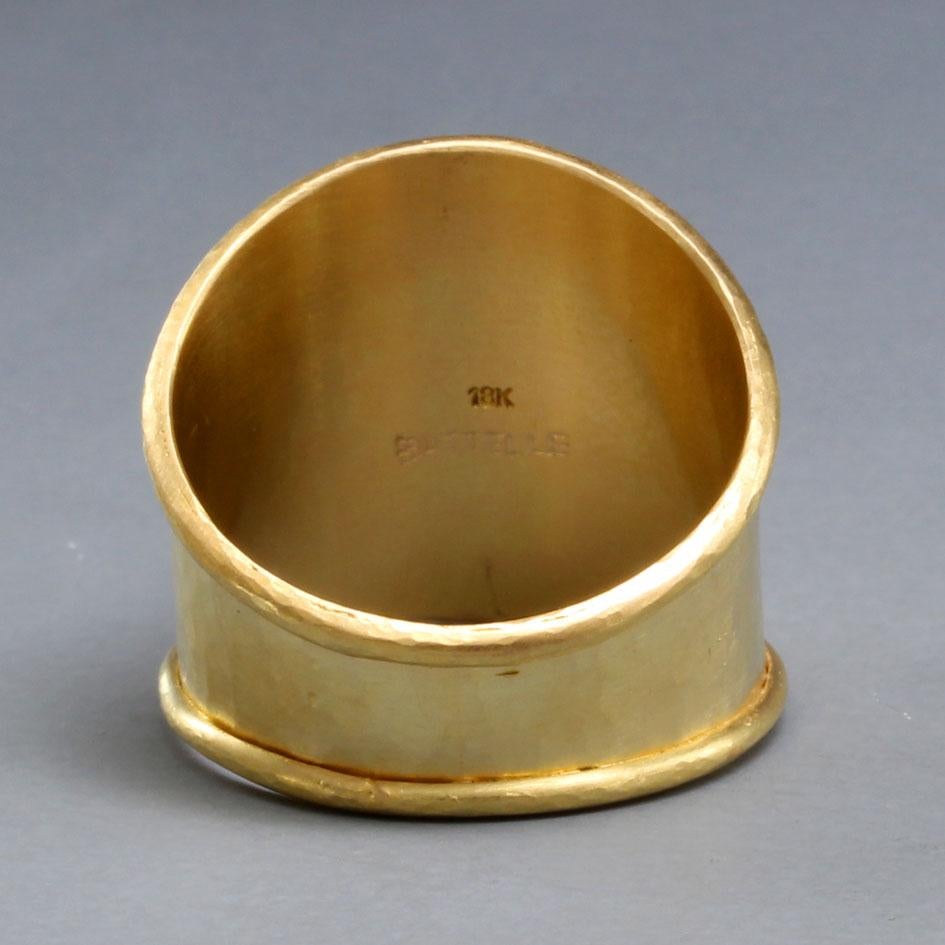 Steven Battelle 6,7 Karat Regenbogen Mondstein 18K Gold Ring (Cabochon) im Angebot