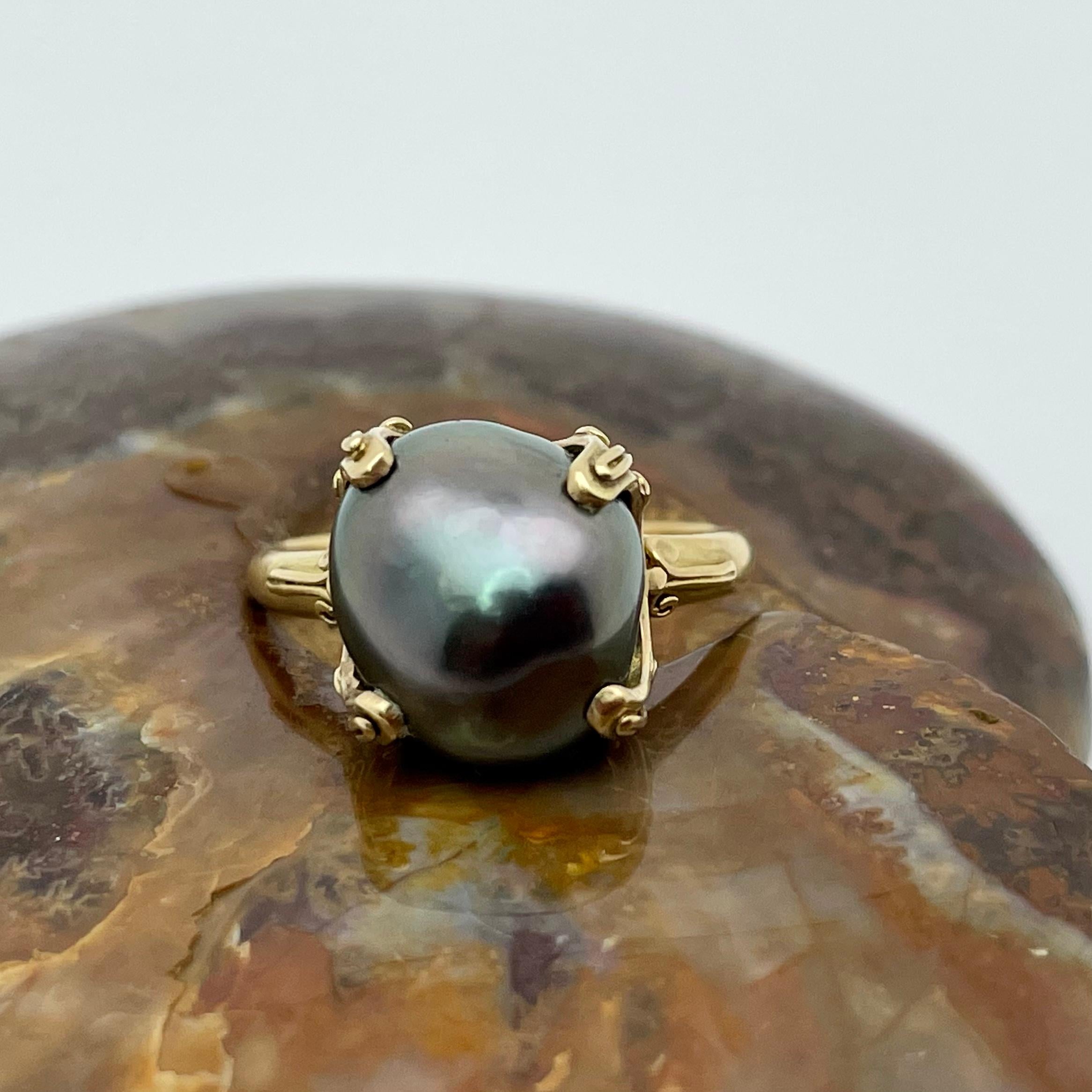 Round Cut Steven Battelle 6.8 Carat Black South Sea Pearl Ring 18K Gold For Sale