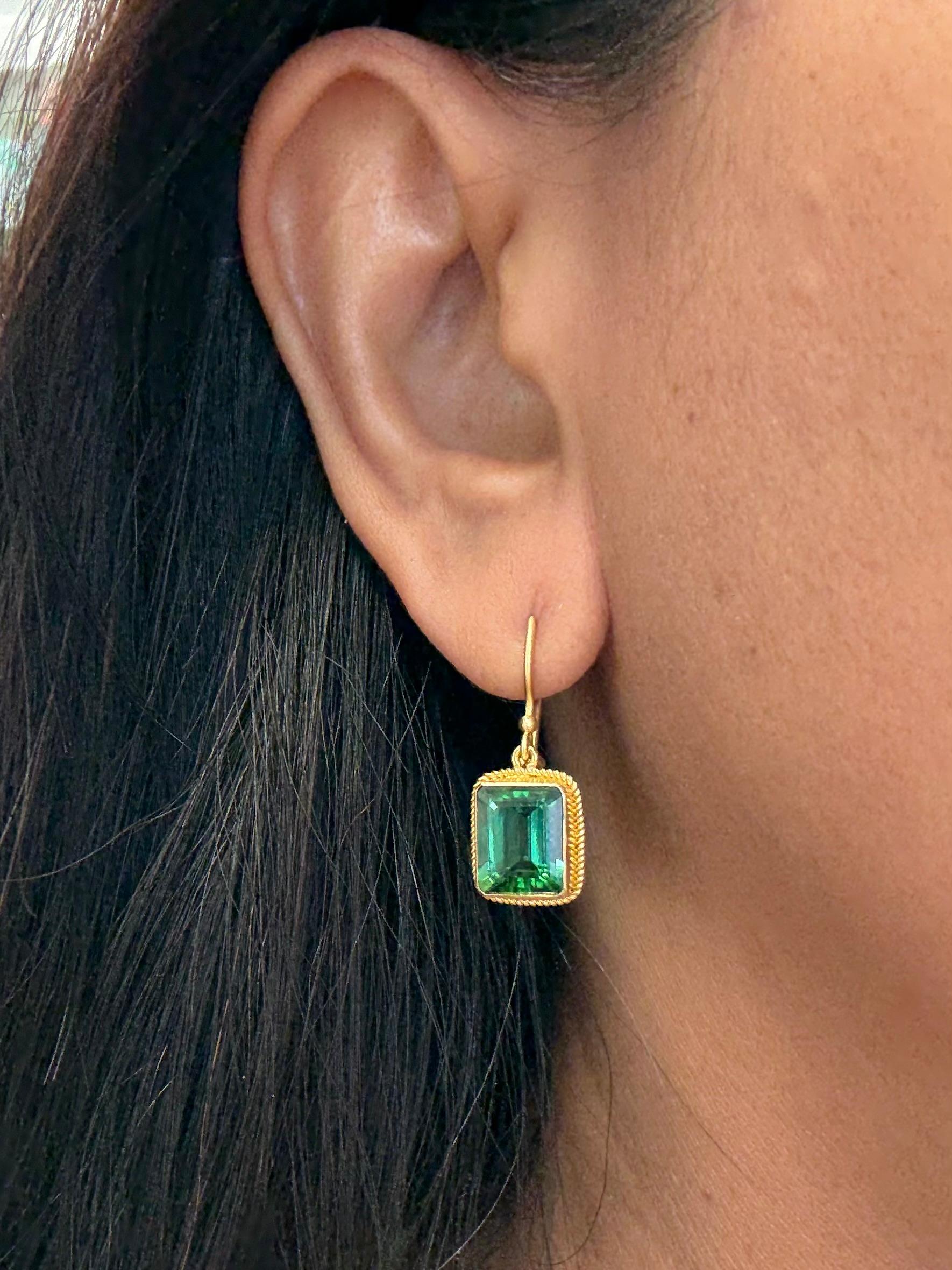 Steven Battelle 7,1 Karat brasilianischer blau-grüner Turmalin 18K Gold Ohrringe (Zeitgenössisch) im Angebot