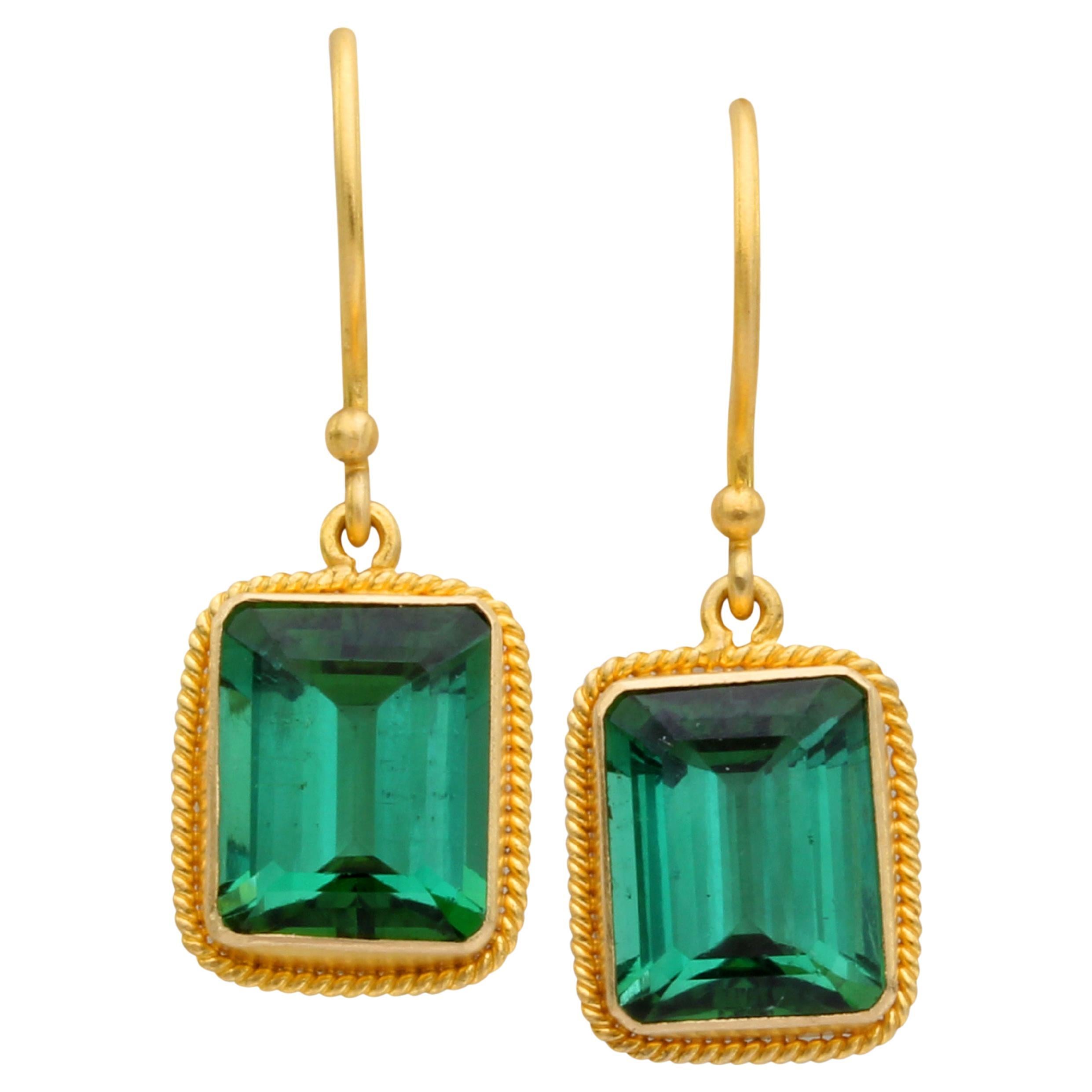 Steven Battelle 7,1 Karat brasilianischer blau-grüner Turmalin 18K Gold Ohrringe im Angebot