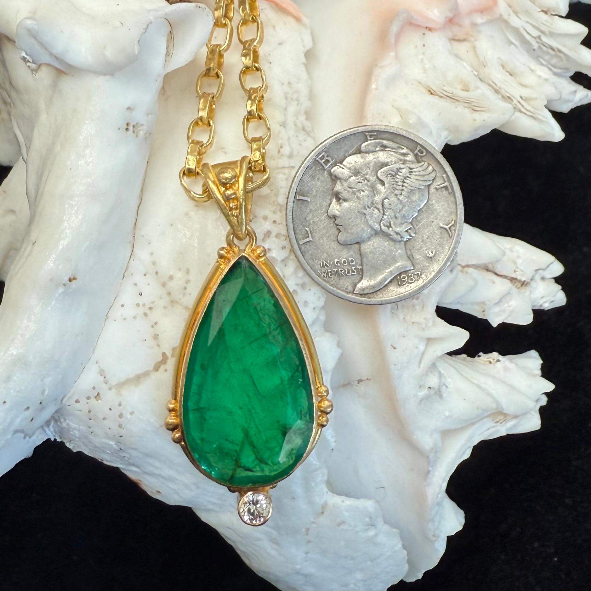 Colgante de oro de 18 quilates con diamante esmeralda Steven Battelle de 7,1 quilates en venta 5
