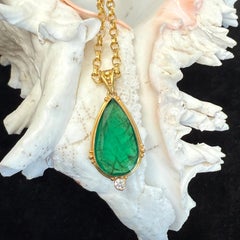 Steven Battelle 7.1 Carats Emerald Diamond 18K Gold Pendant
