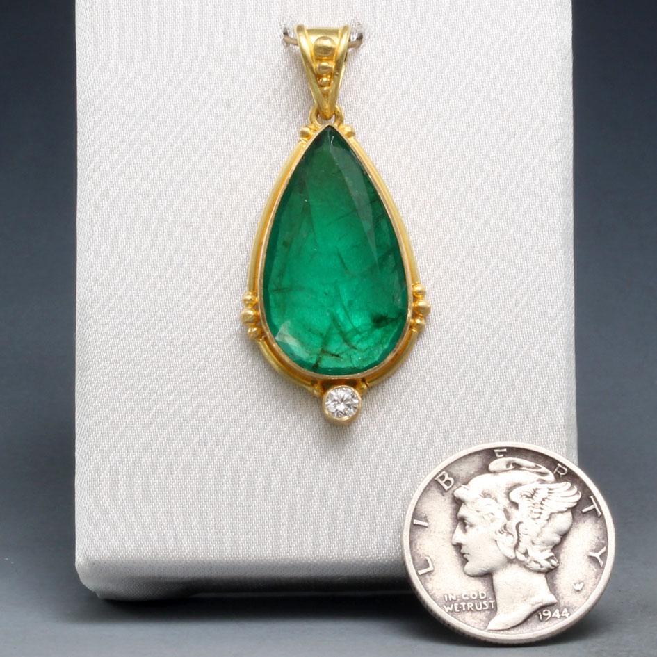 Colgante de oro de 18 quilates con diamante esmeralda Steven Battelle de 7,1 quilates Corte rosa en venta