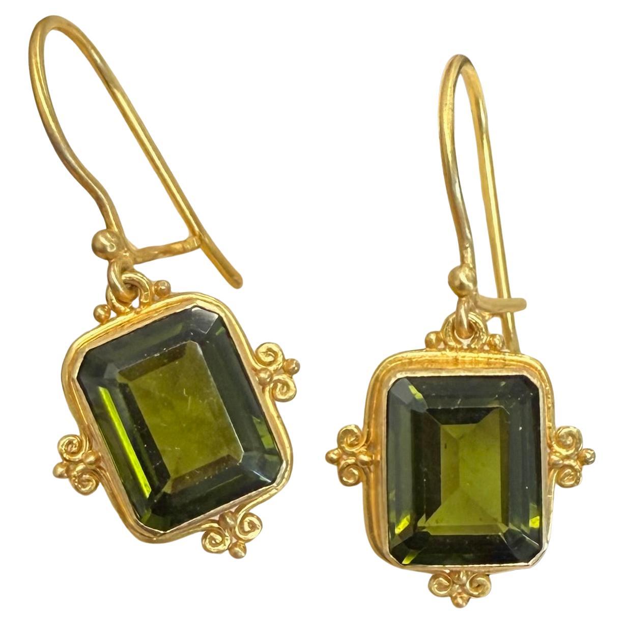 Steven Battelle Orecchini con tormalina verde da 7,1 carati in oro 18K