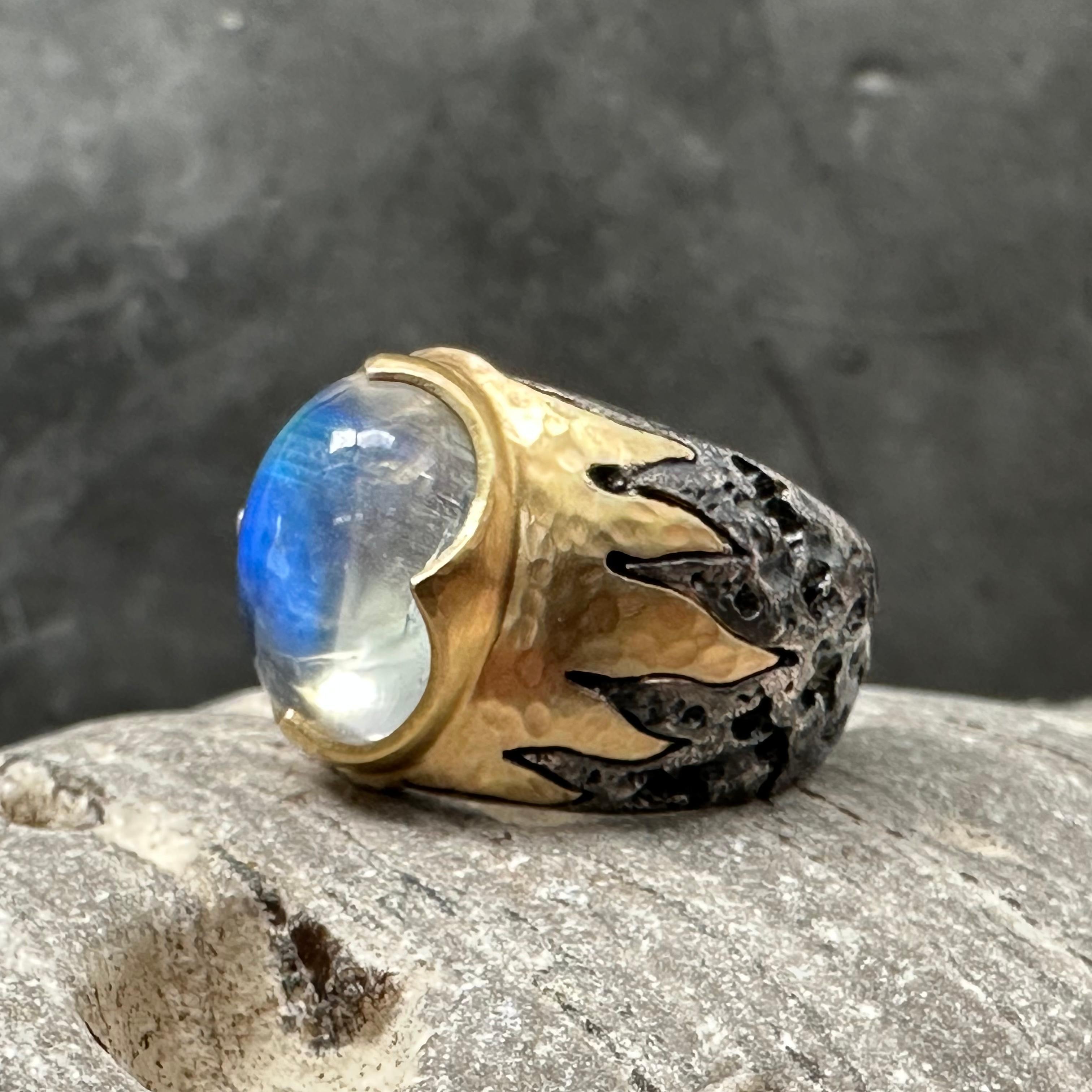 Steven Battelle 7.2 Carats Rainbow Moonstone Oxidized Silver and 18k Gold Ring For Sale 4