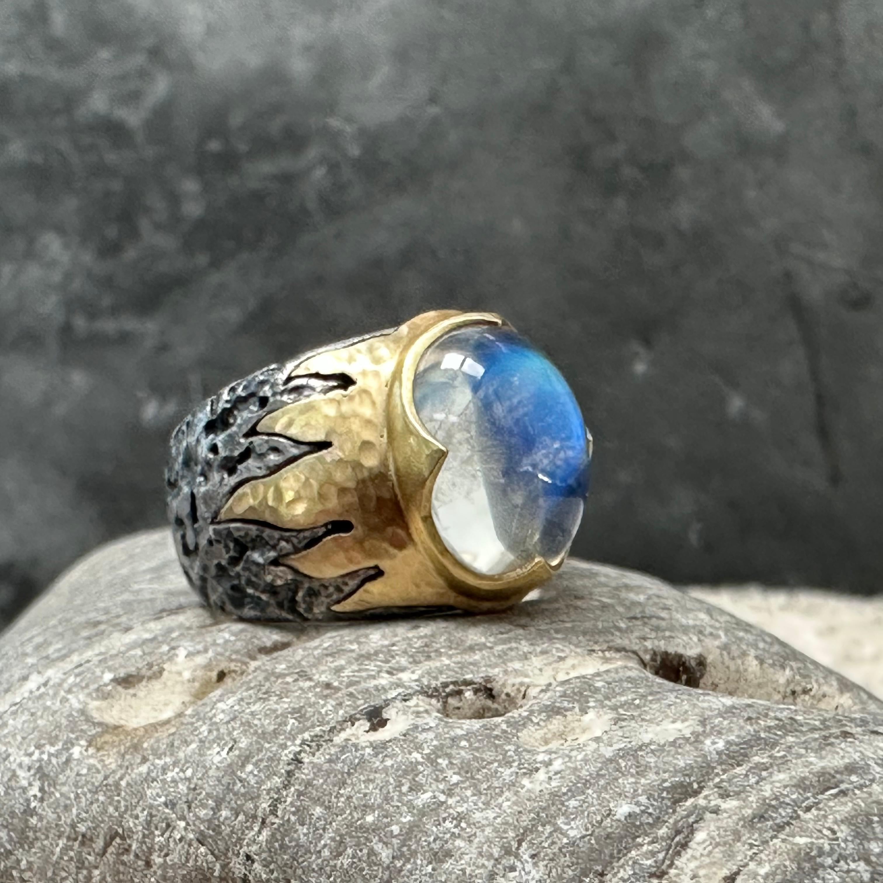 Steven Battelle 7.2 Carats Rainbow Moonstone Oxidized Silver and 18k Gold Ring For Sale 5
