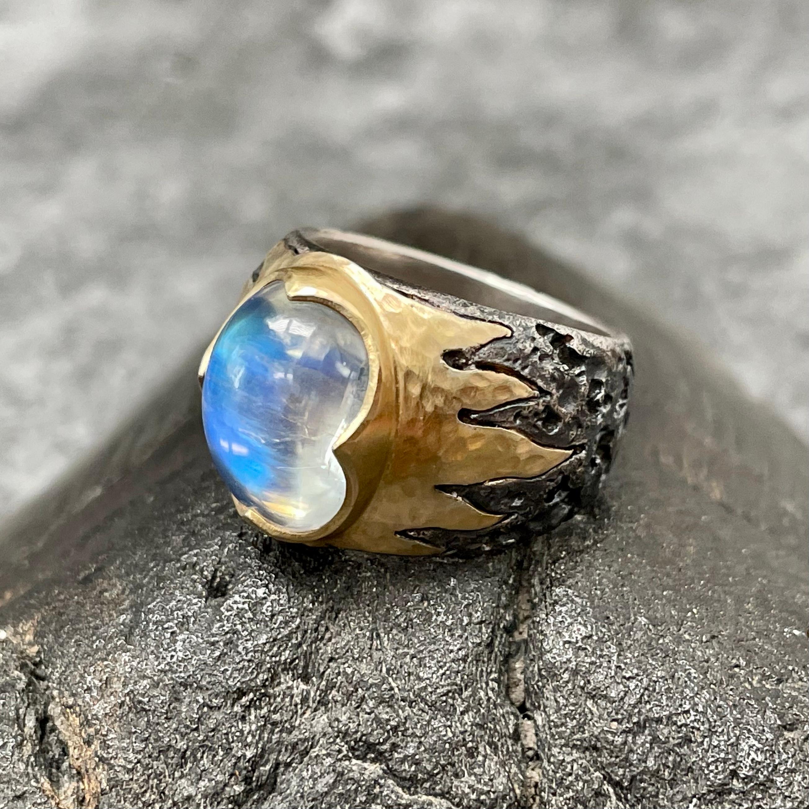 Steven Battelle 7.2 Carats Rainbow Moonstone Oxidized Silver and 18k Gold Ring For Sale 1