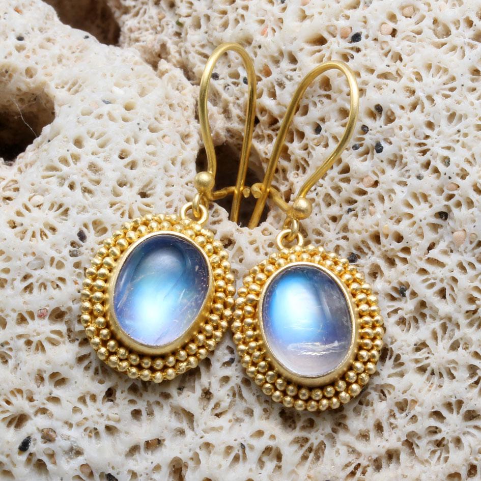 Steven Battelle 7.3 Carats Rainbow Moonstone 18K Gold Wire Earrings In New Condition In Soquel, CA