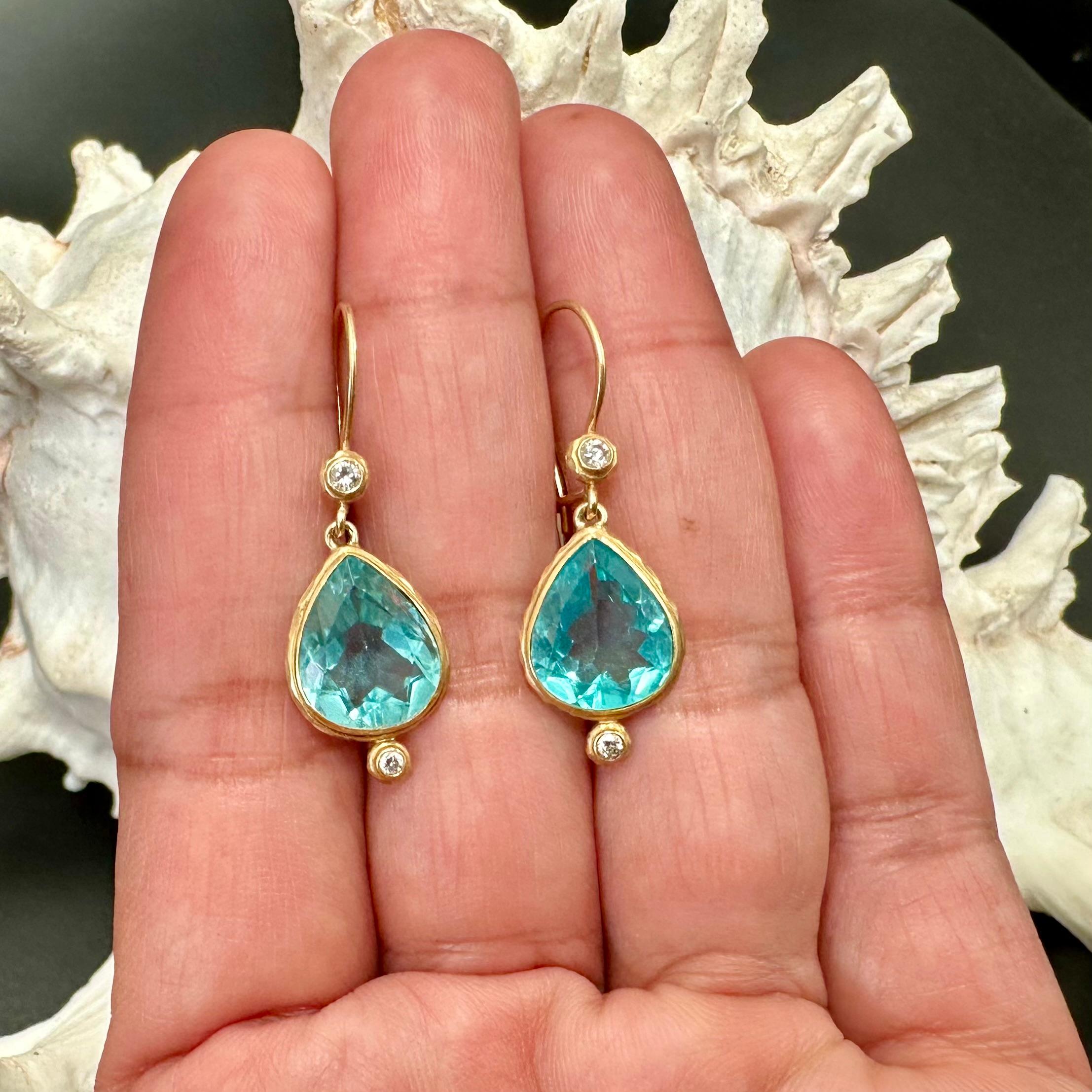 Contemporary Steven Battelle 7.4 Carats Apatite Diamond 18K Gold Wire Earrings