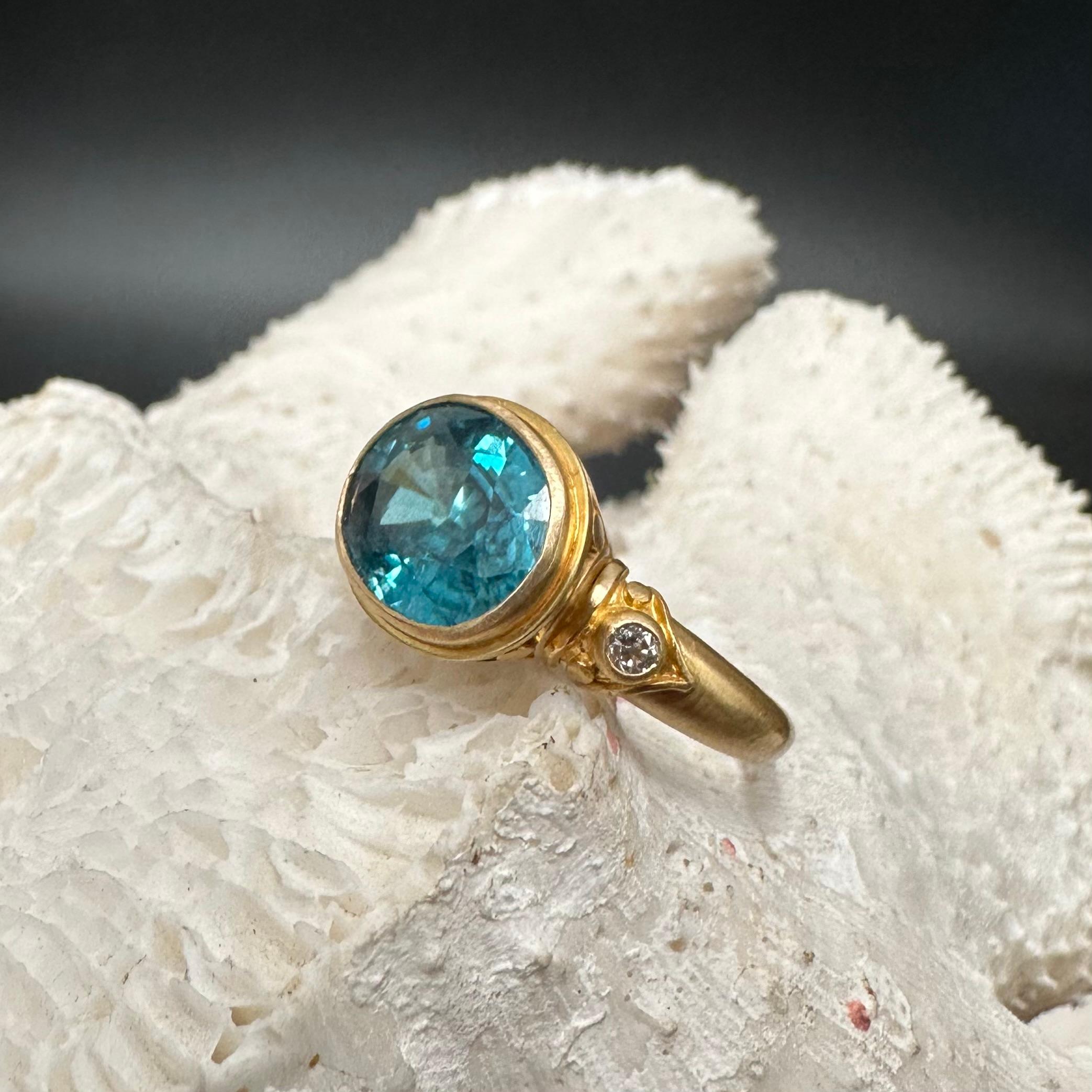 Women's or Men's Steven Battelle 7.4 Carats Blue Zircon Diamonds 18K Gold Ring For Sale