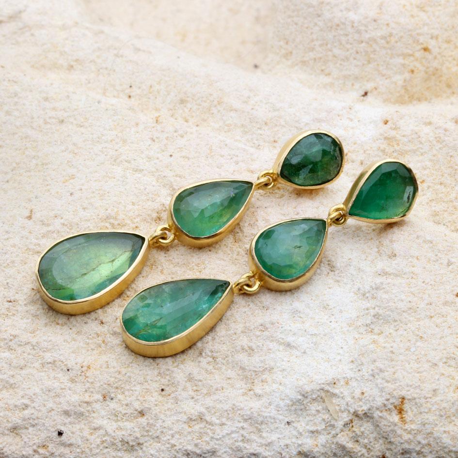 Steven Battelle 7,4 Karat Smaragd 18K Gold Post Ohrringe (Zeitgenössisch) im Angebot