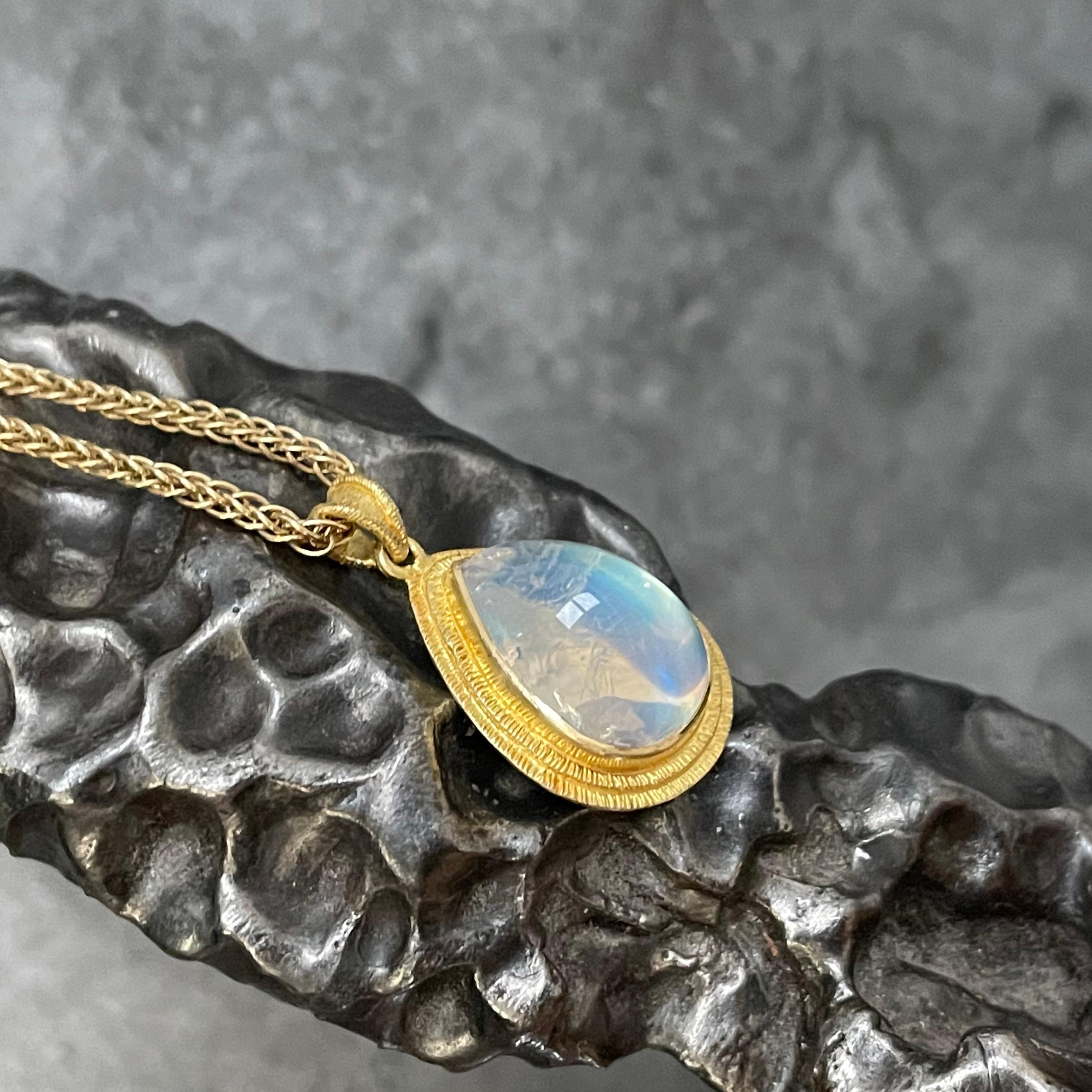 Steven Battelle 7.5 Carats Rainbow Moonstone 18K Gold Pendant In New Condition For Sale In Soquel, CA